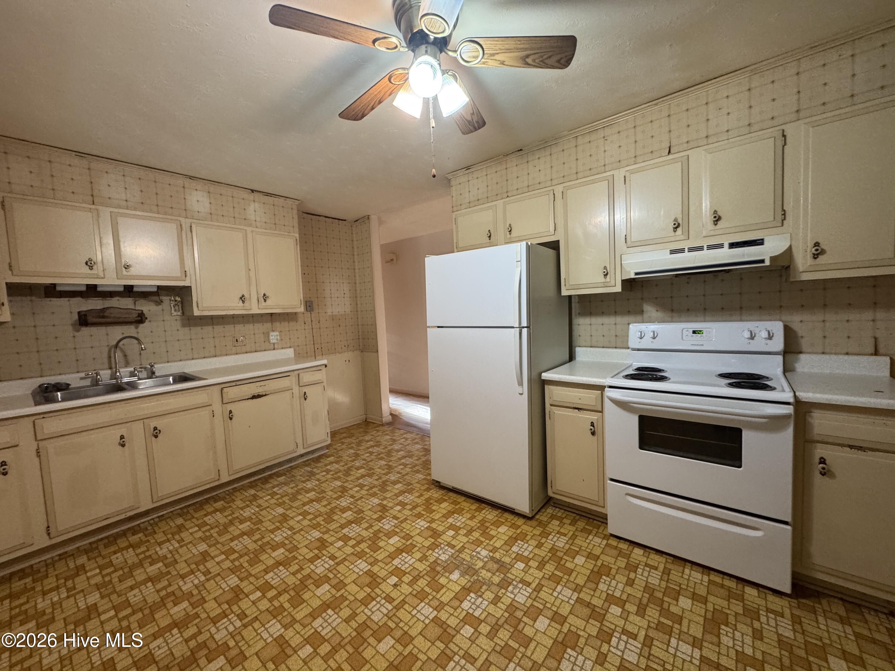 100553396 | Photo 12