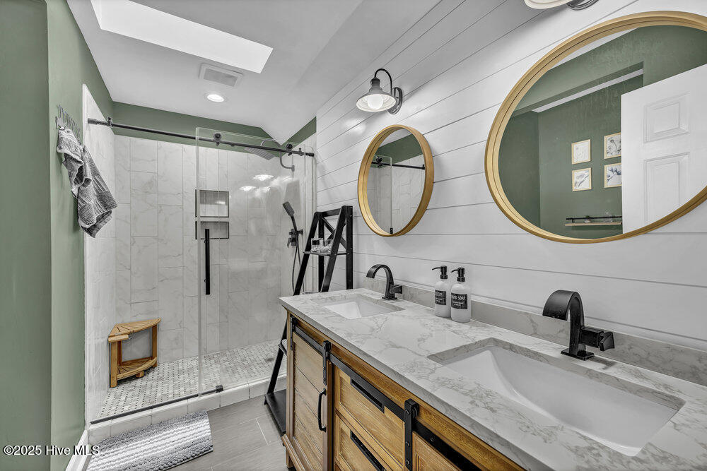 100543426 | Photo 22