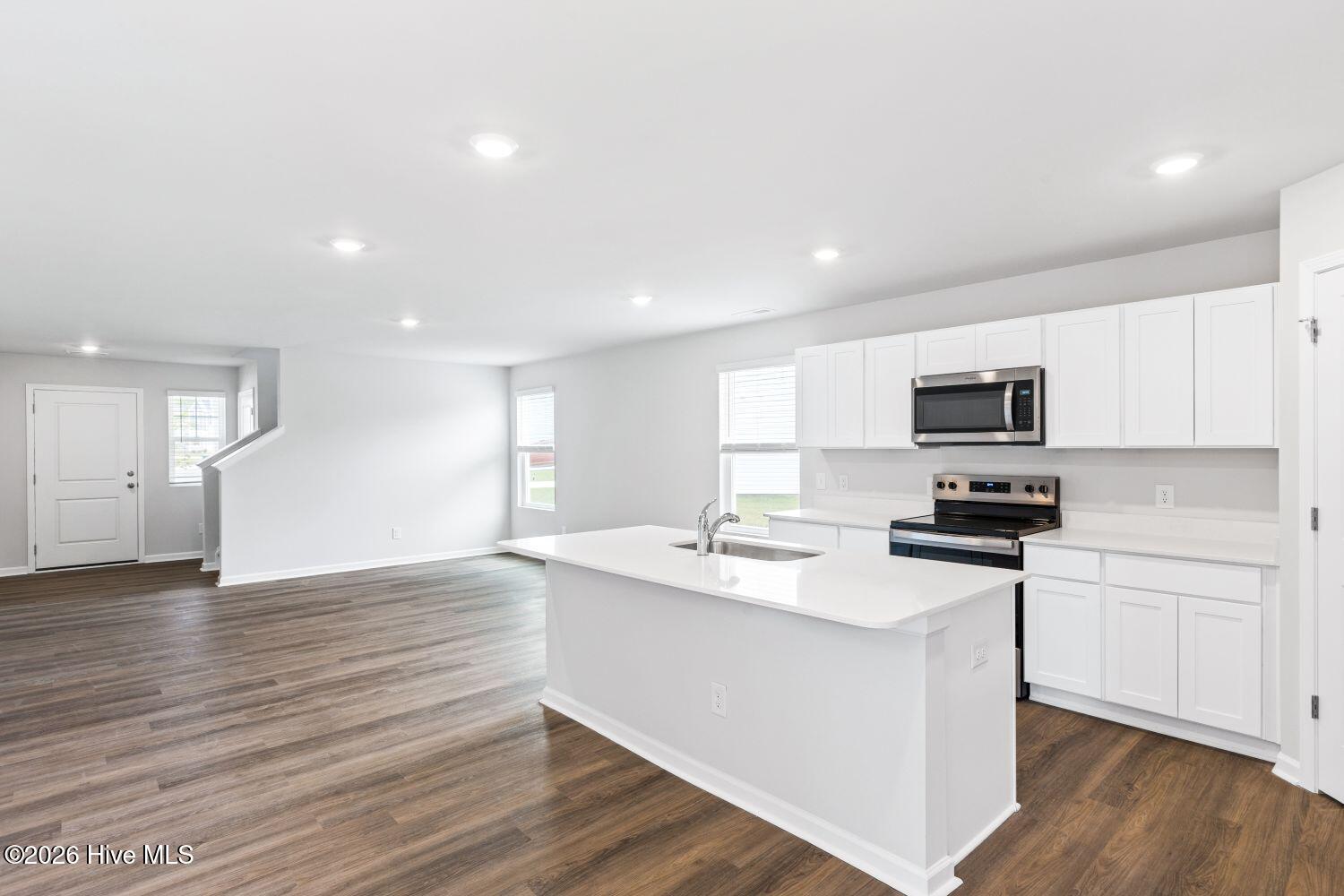 100533204 | Photo 13