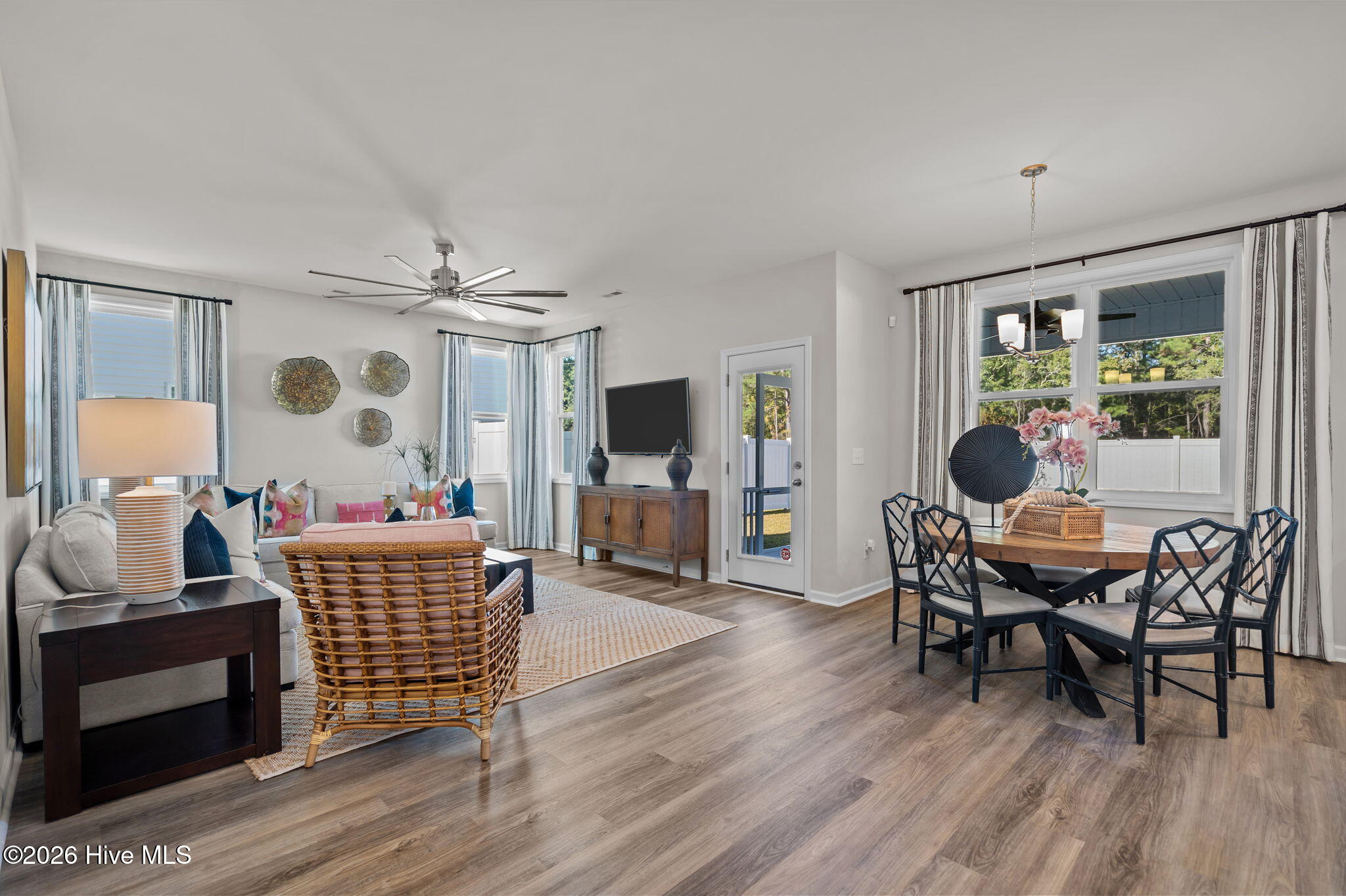 100522171 | Photo 12