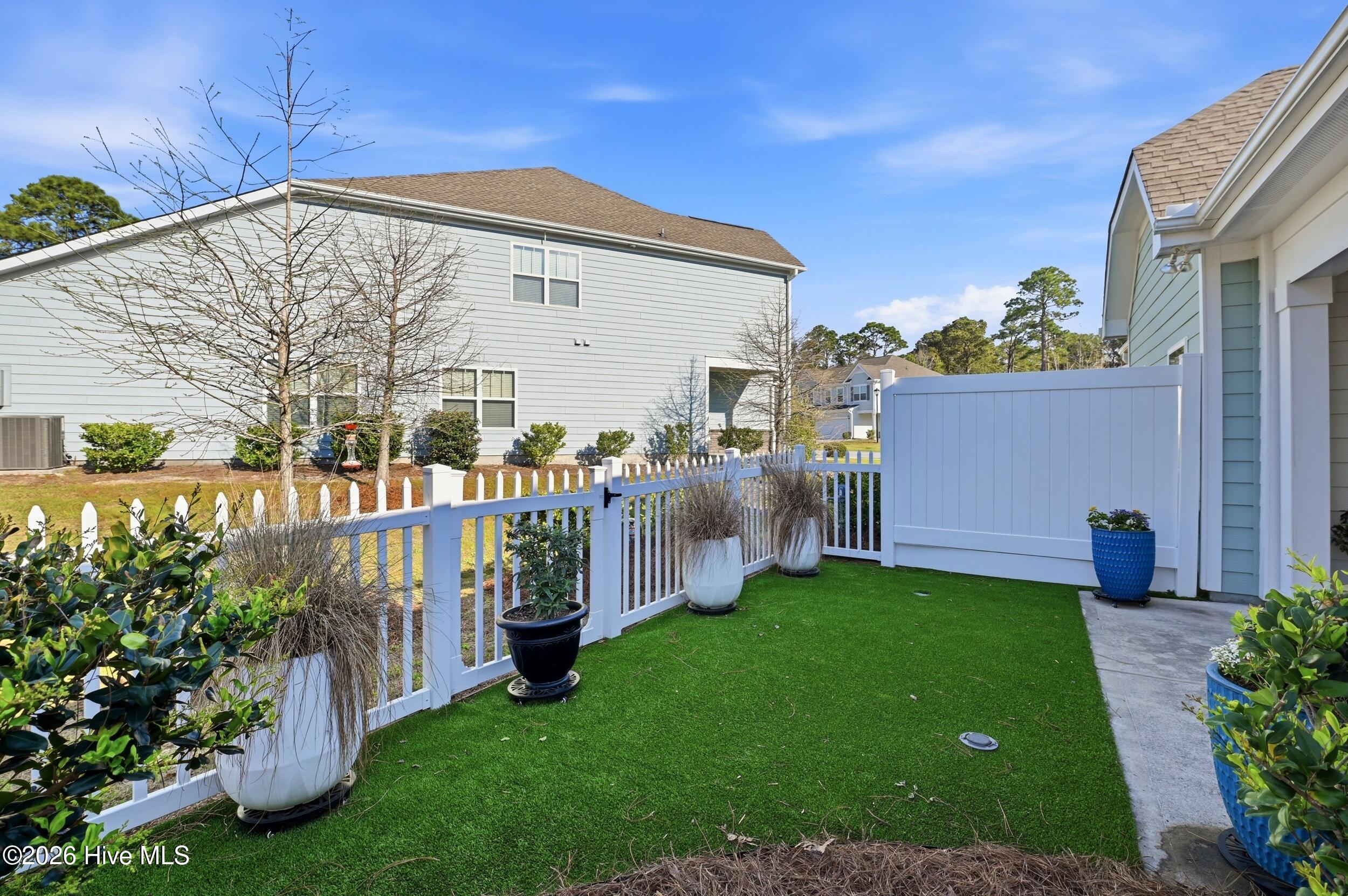 100562776 | Photo 37