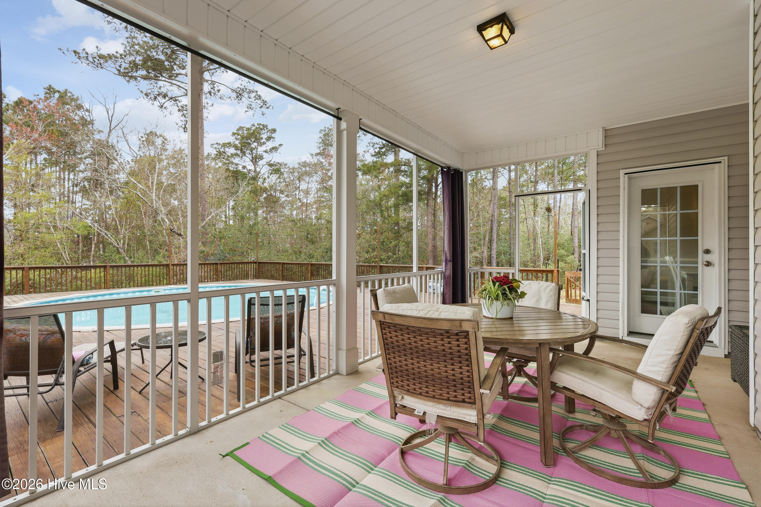 100562179 | Photo 53