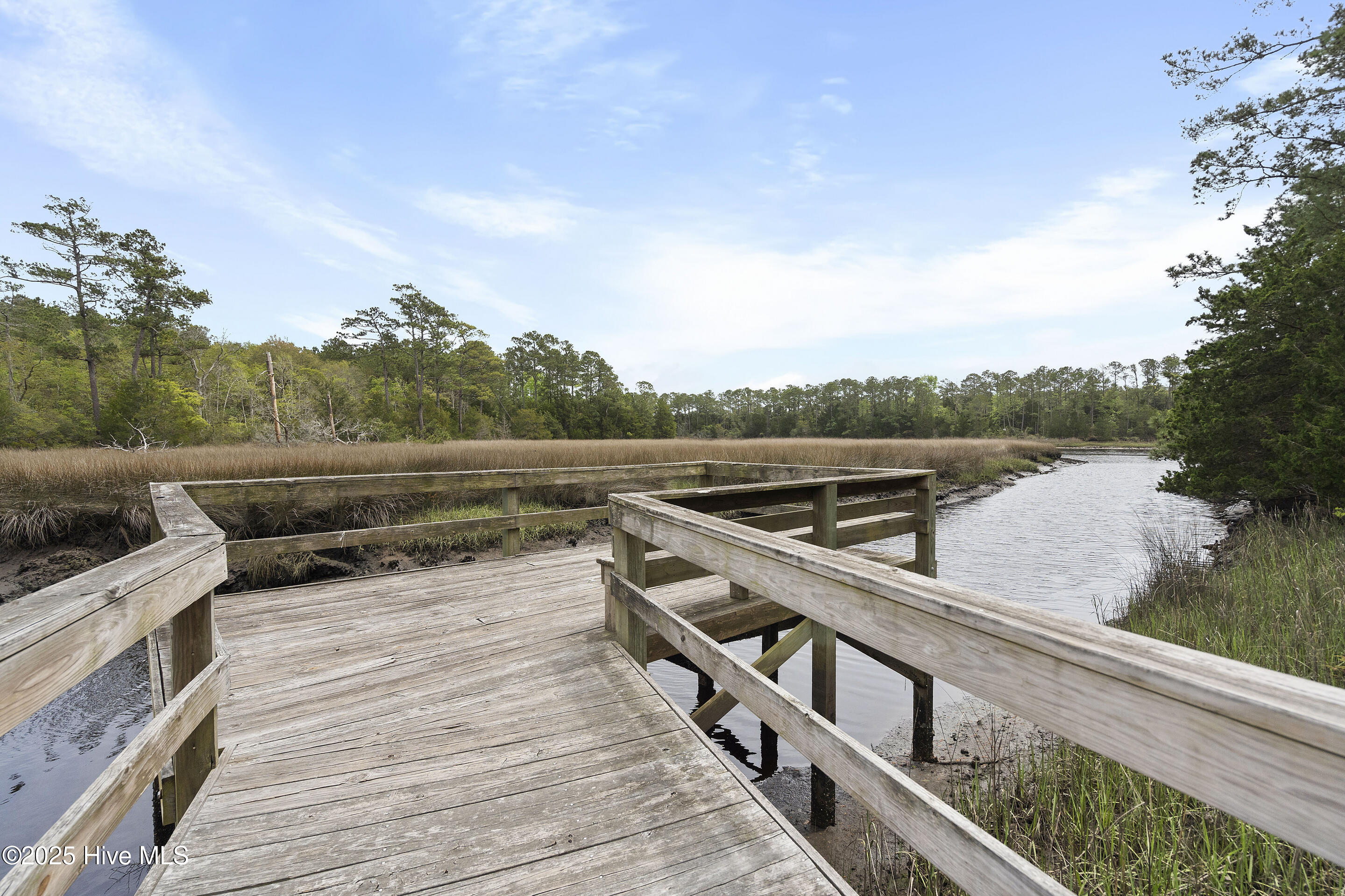 100548000 | Photo 51