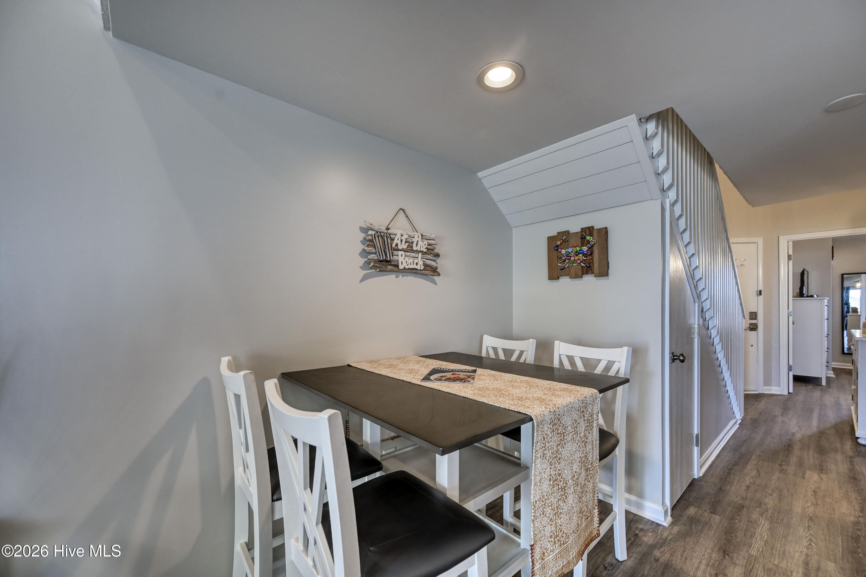 100564372 | Photo 19