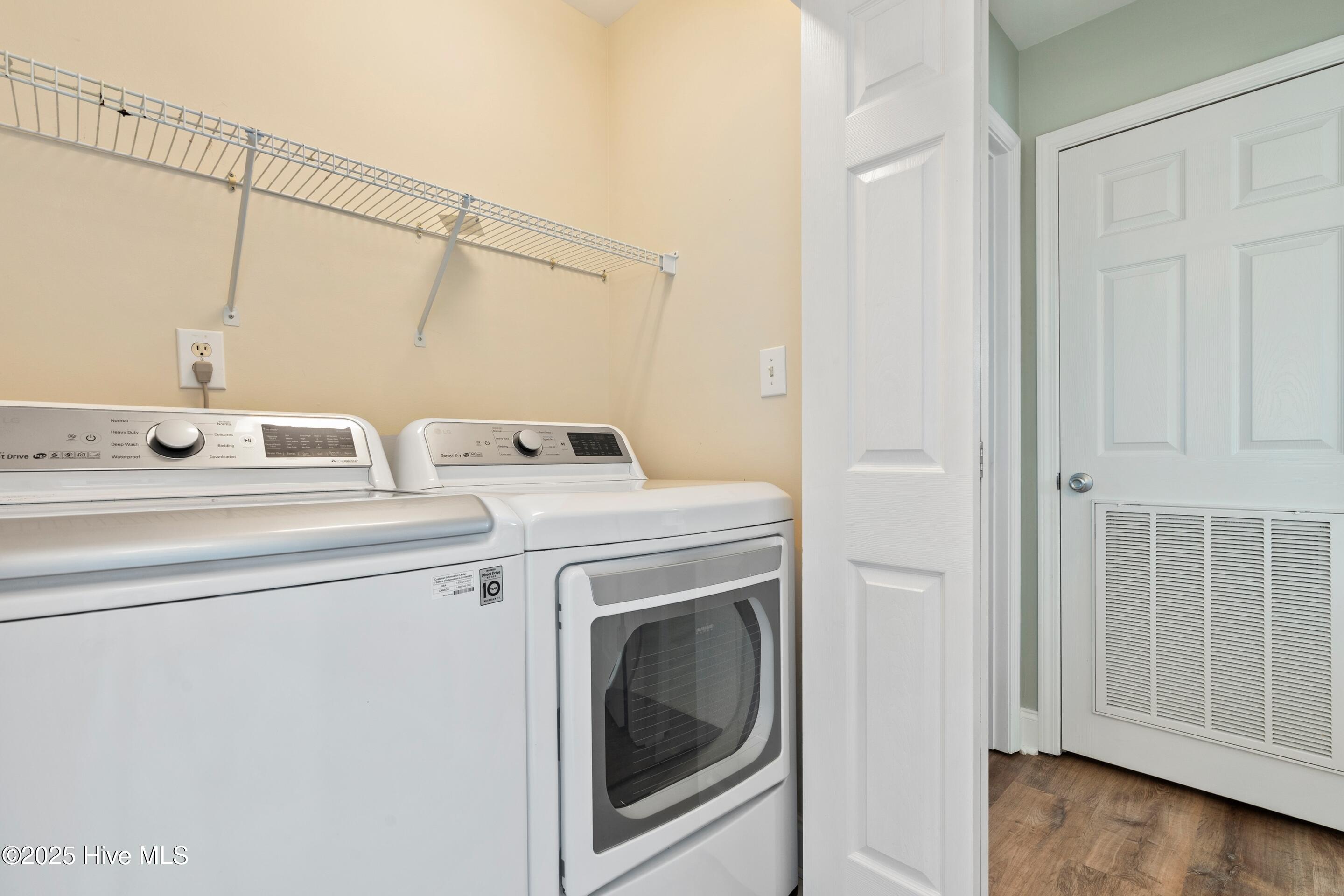 100536770 | Photo 47