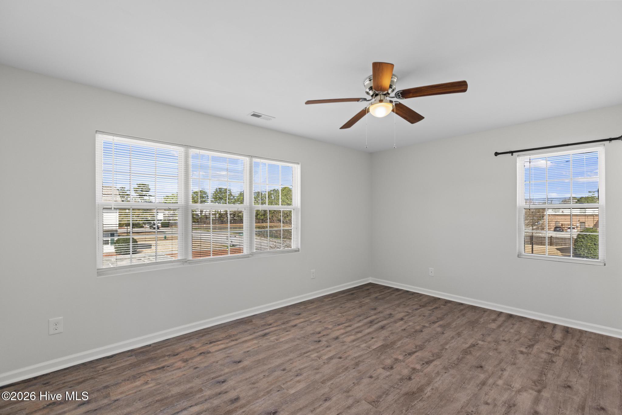 100557446 | Photo 12