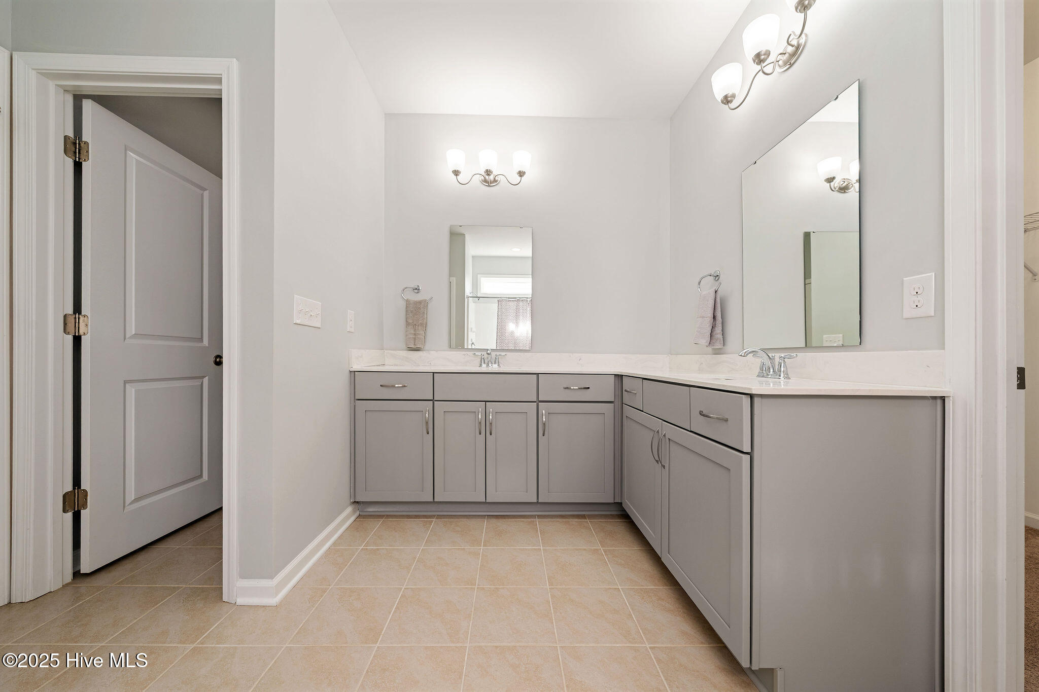 100550824 | Photo 34