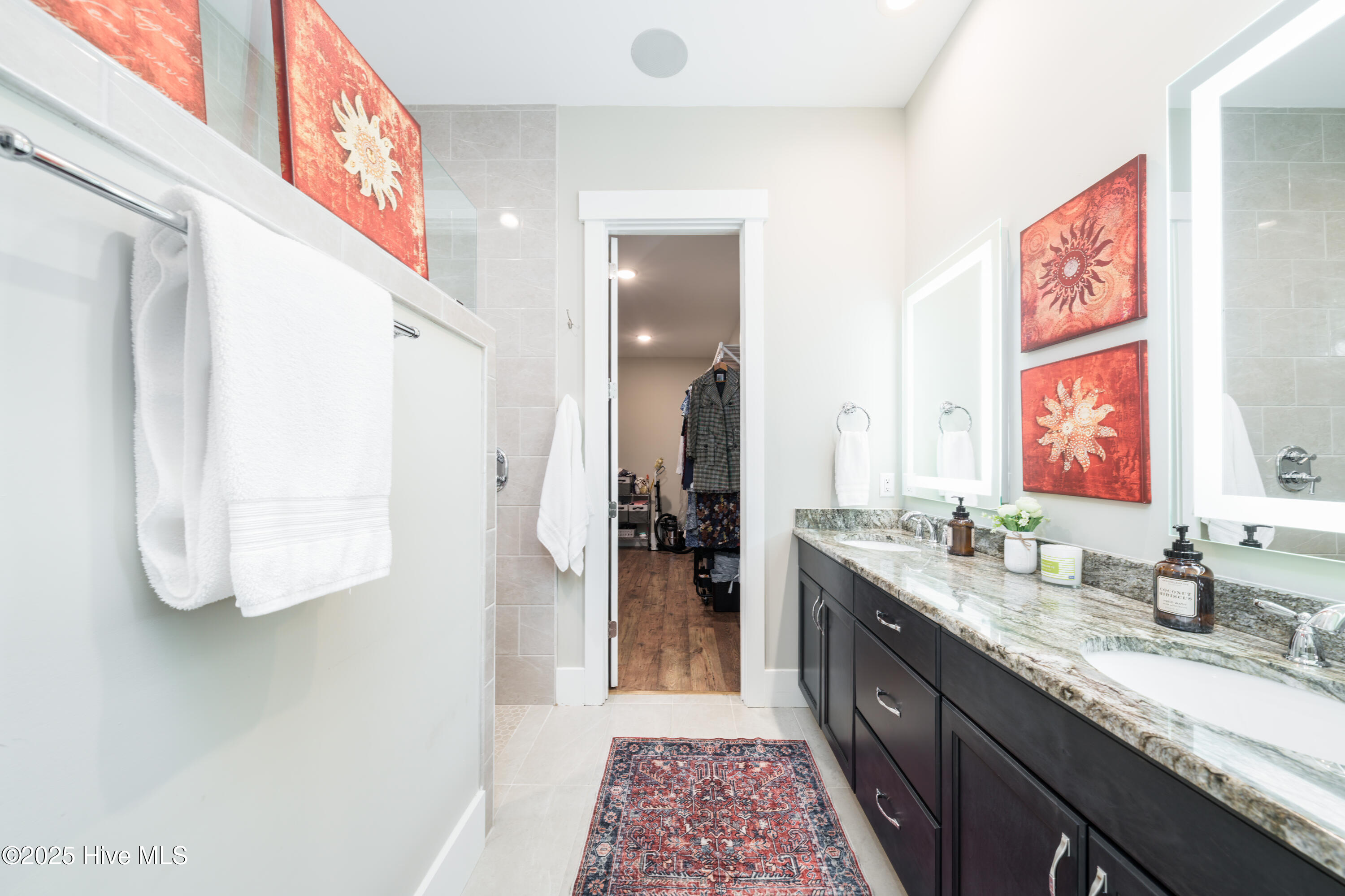 100537850 | Photo 27