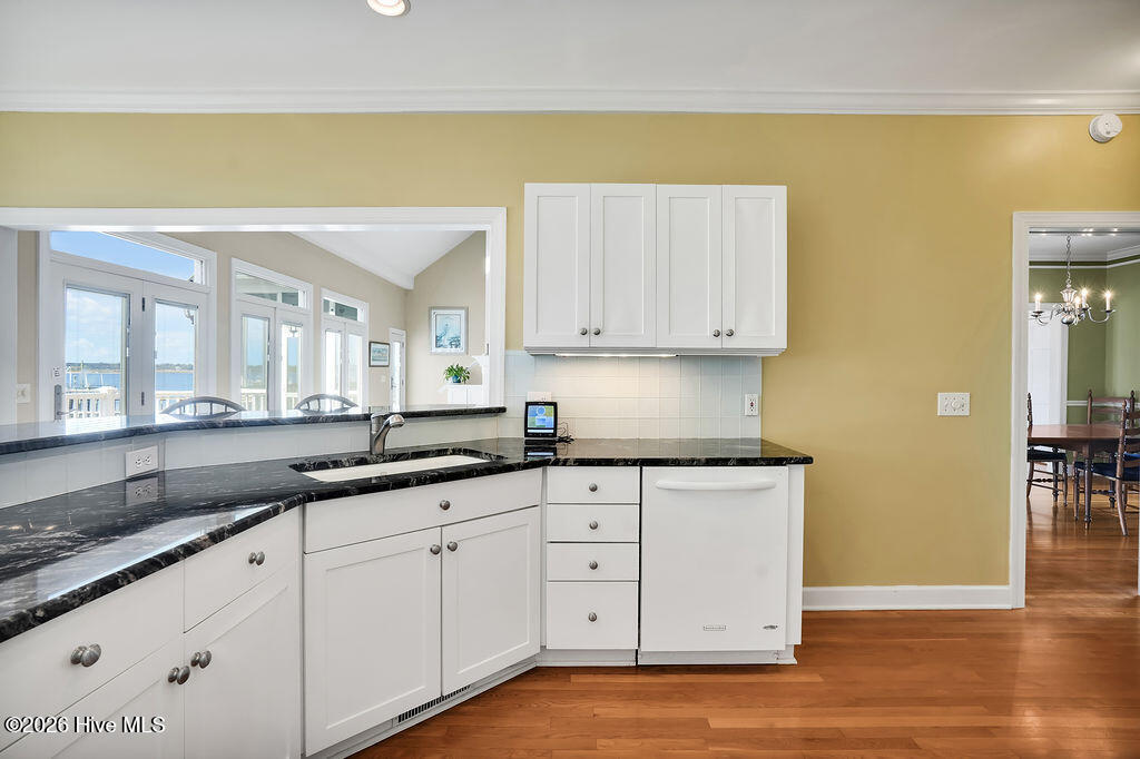 100563710 | Photo 24