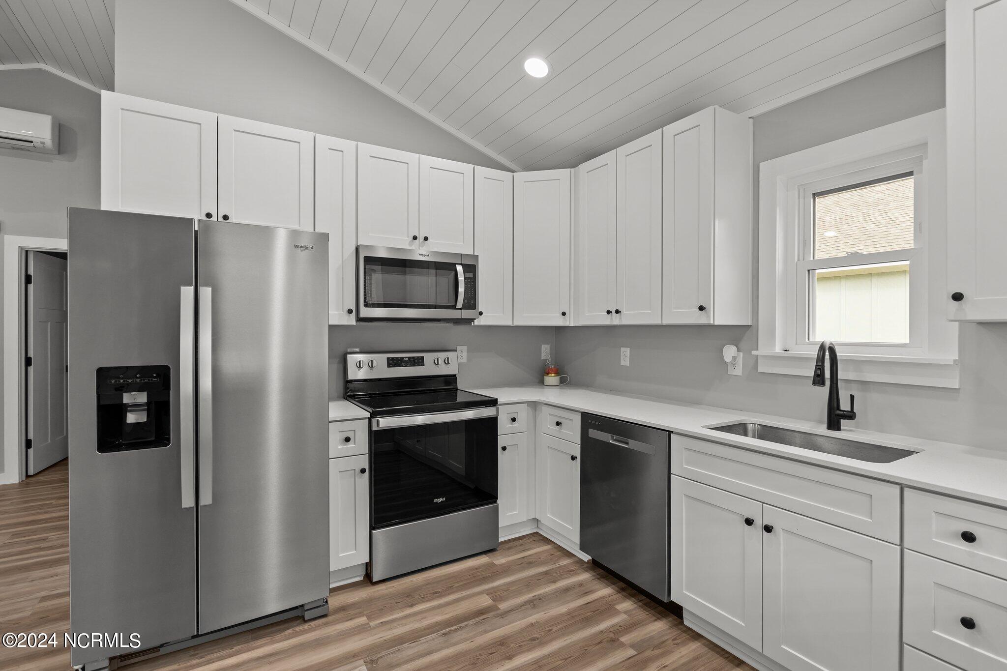 100549913 | Photo 20