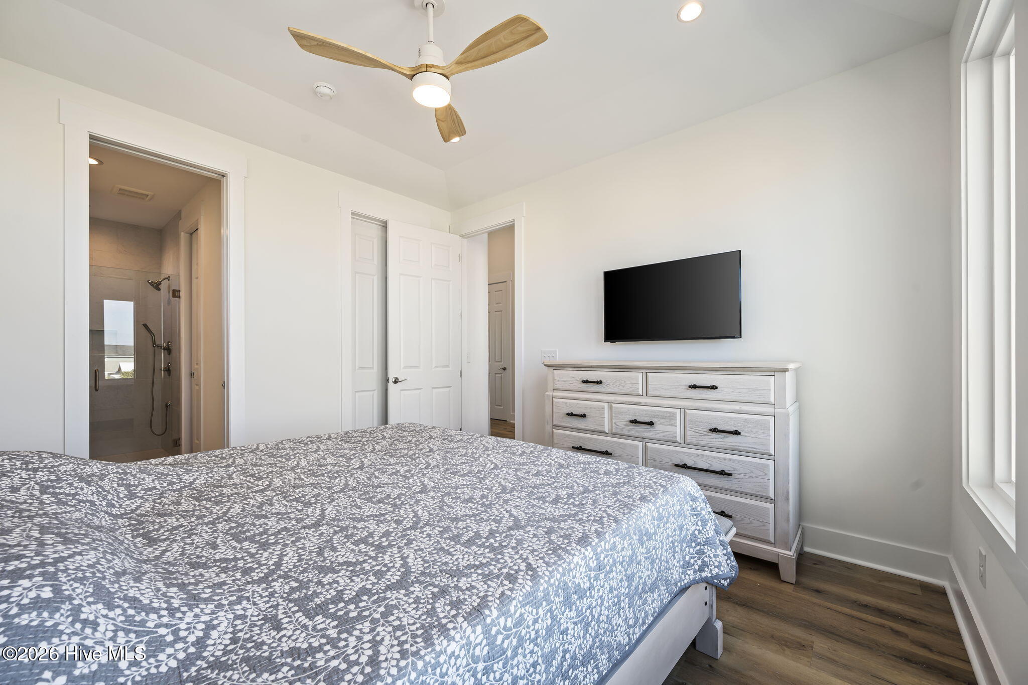 100550572 | Photo 21