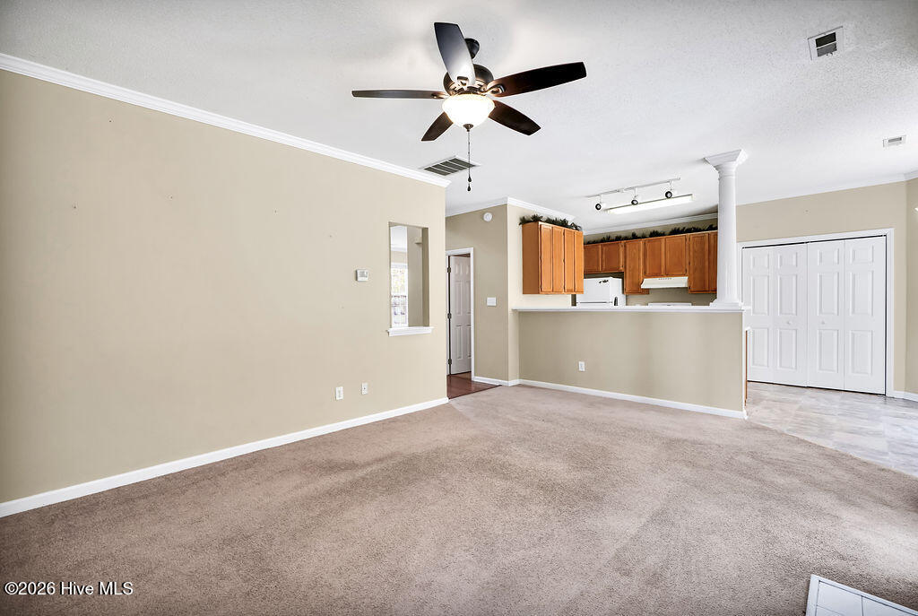 100563606 | Photo 11