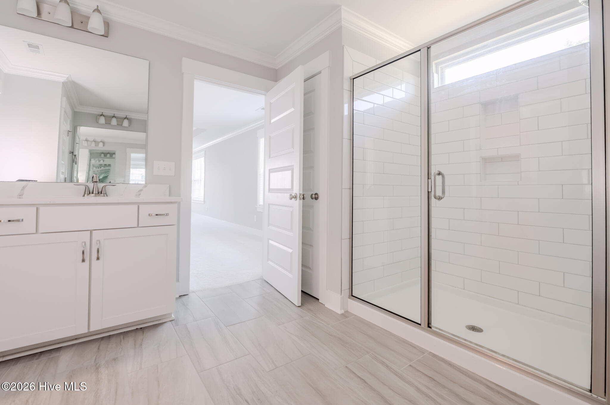 100567790 | Photo 72