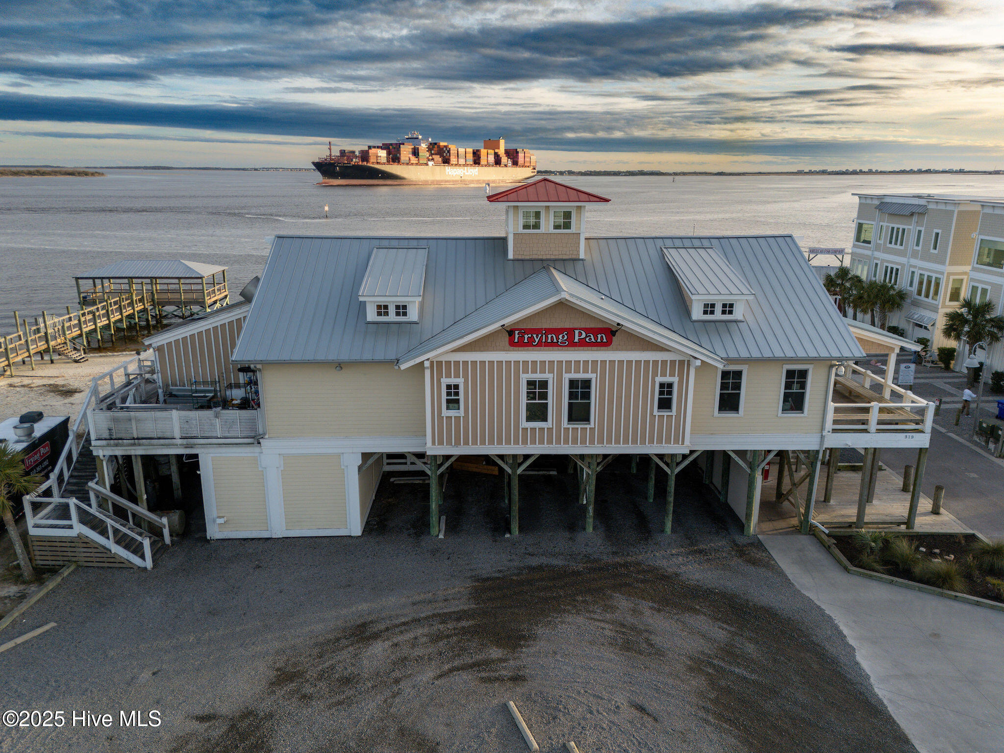 100538063 | Photo 110