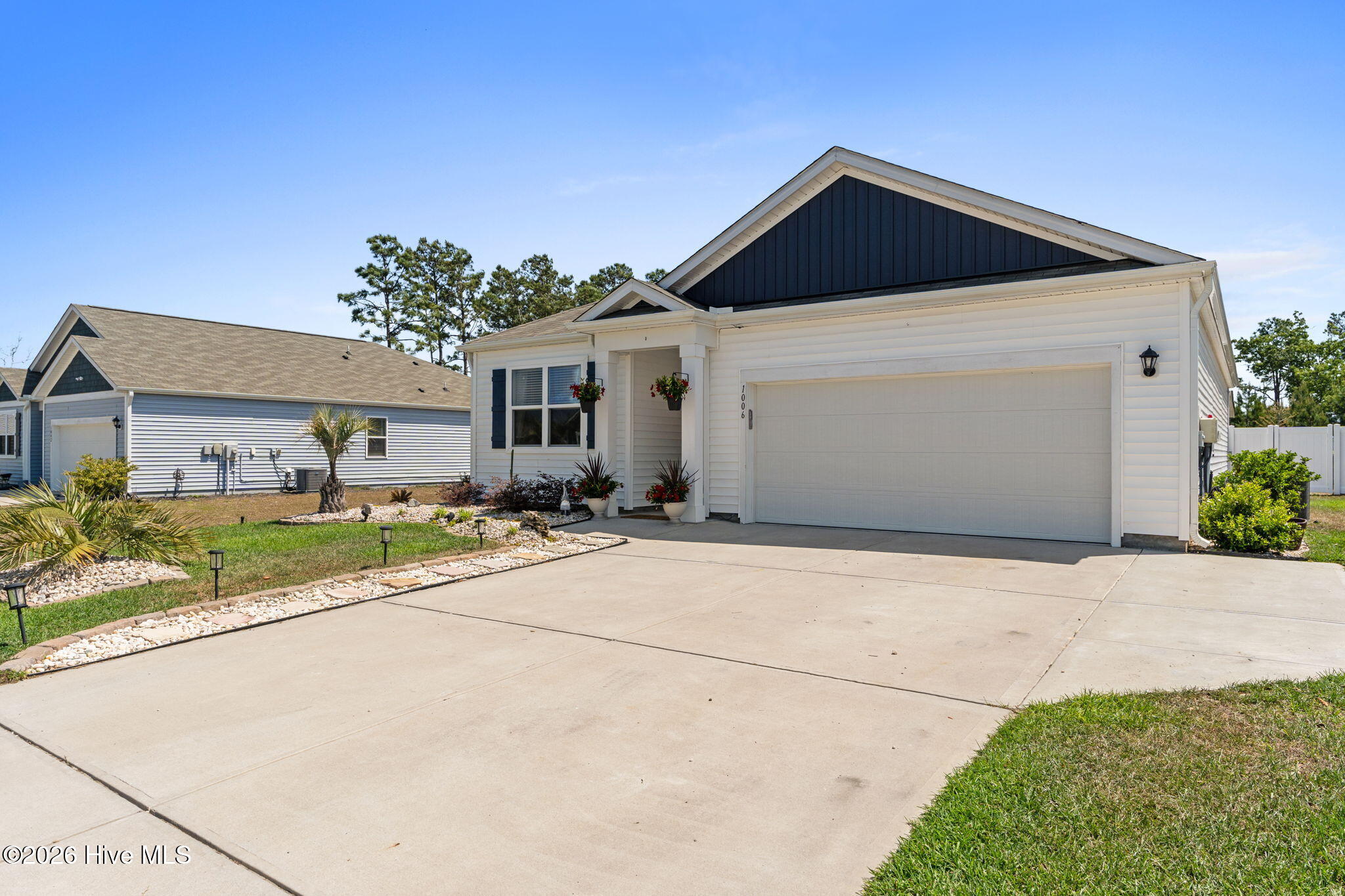 100568064 | Photo 69