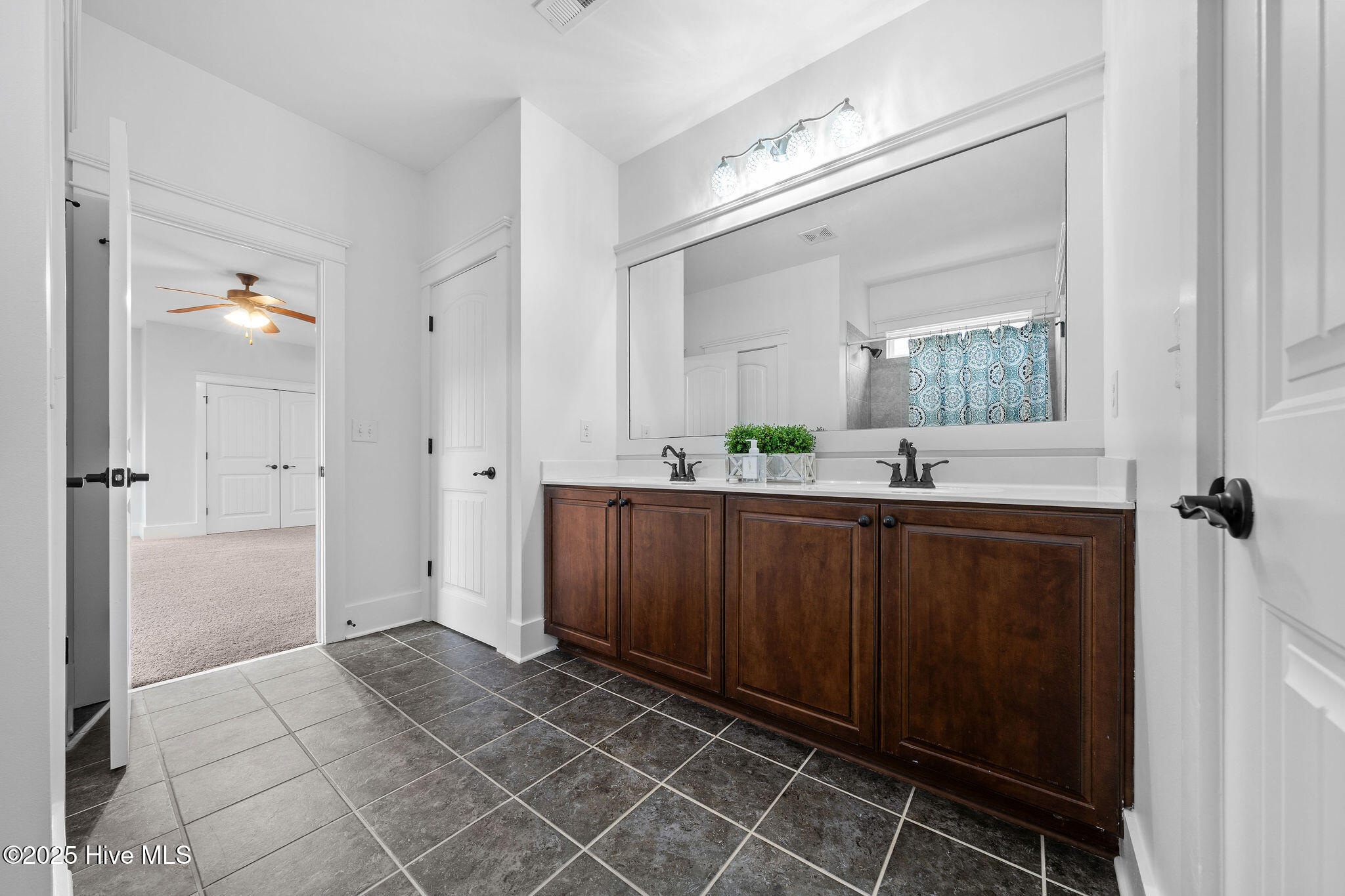 100536544 | Photo 52