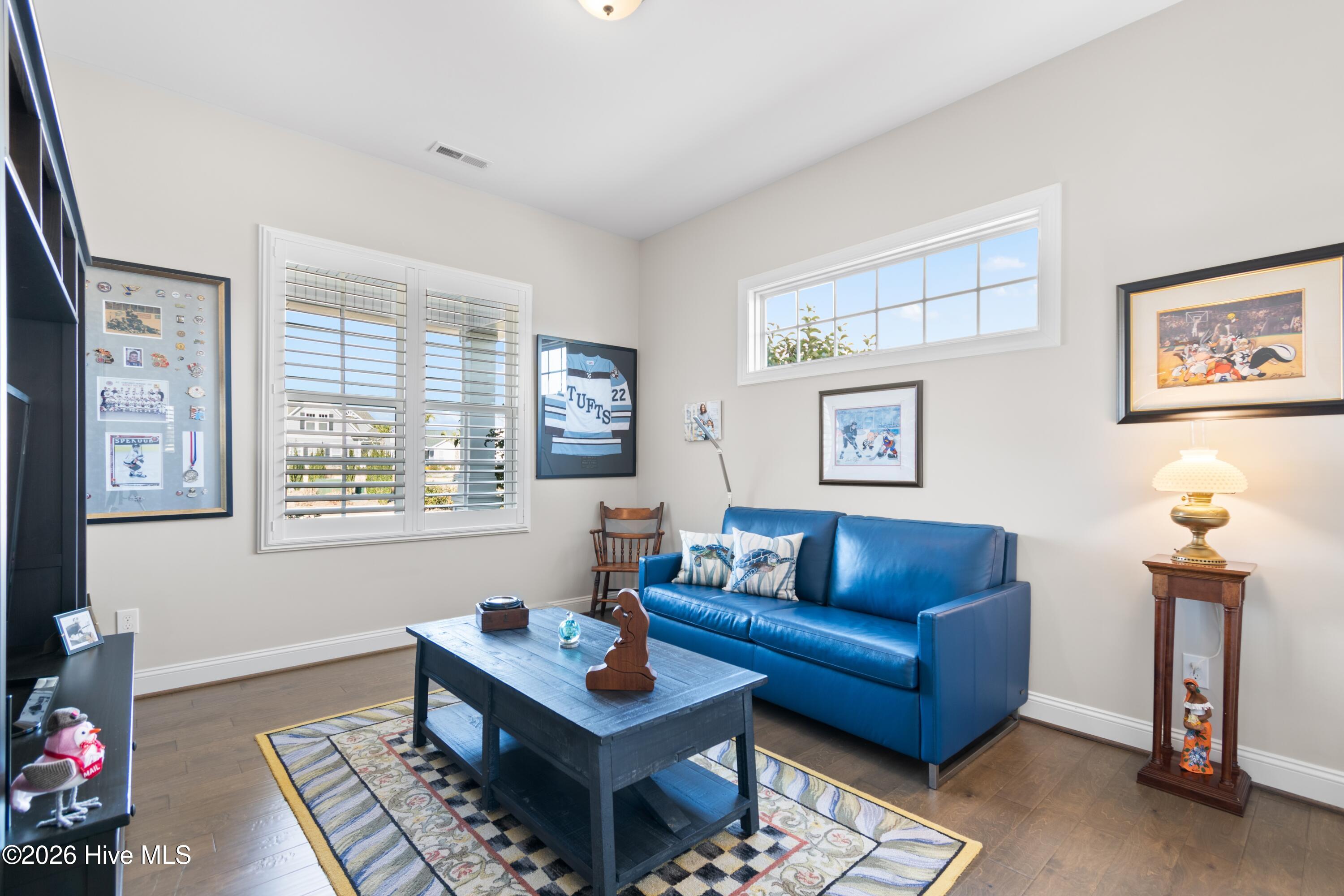 100560288 | Photo 35