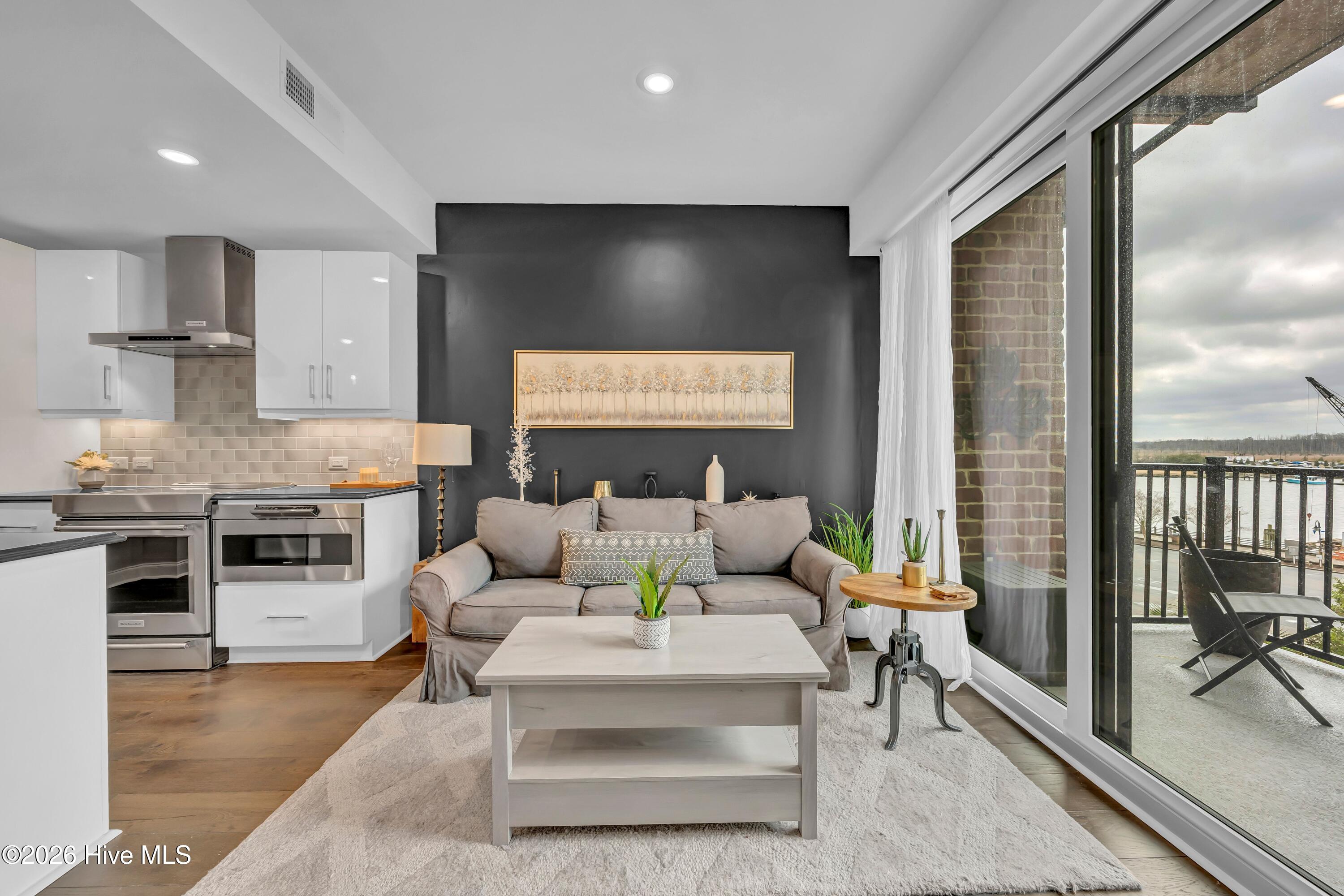 100553236 | Photo 13