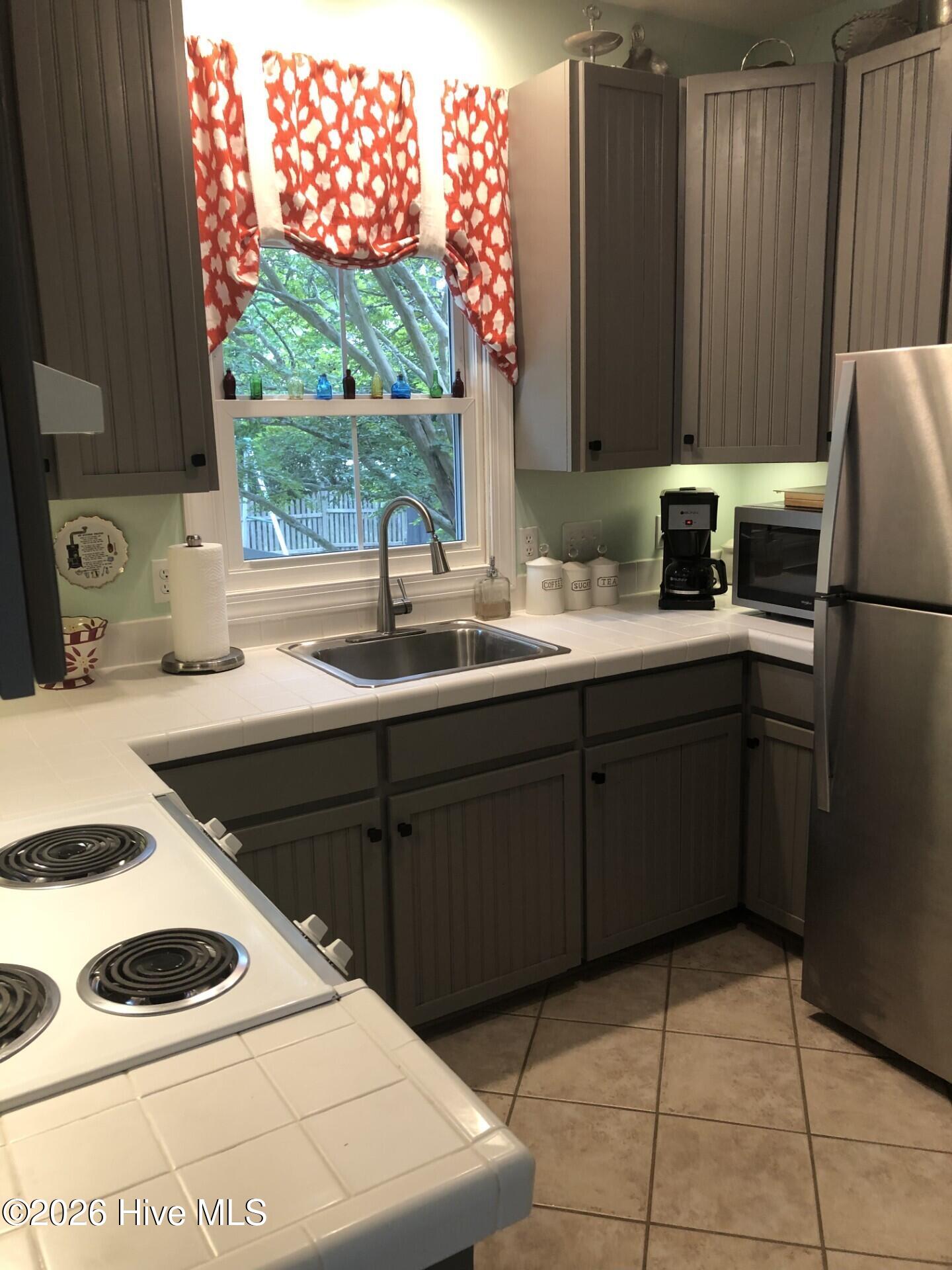 100570144 | Photo 40