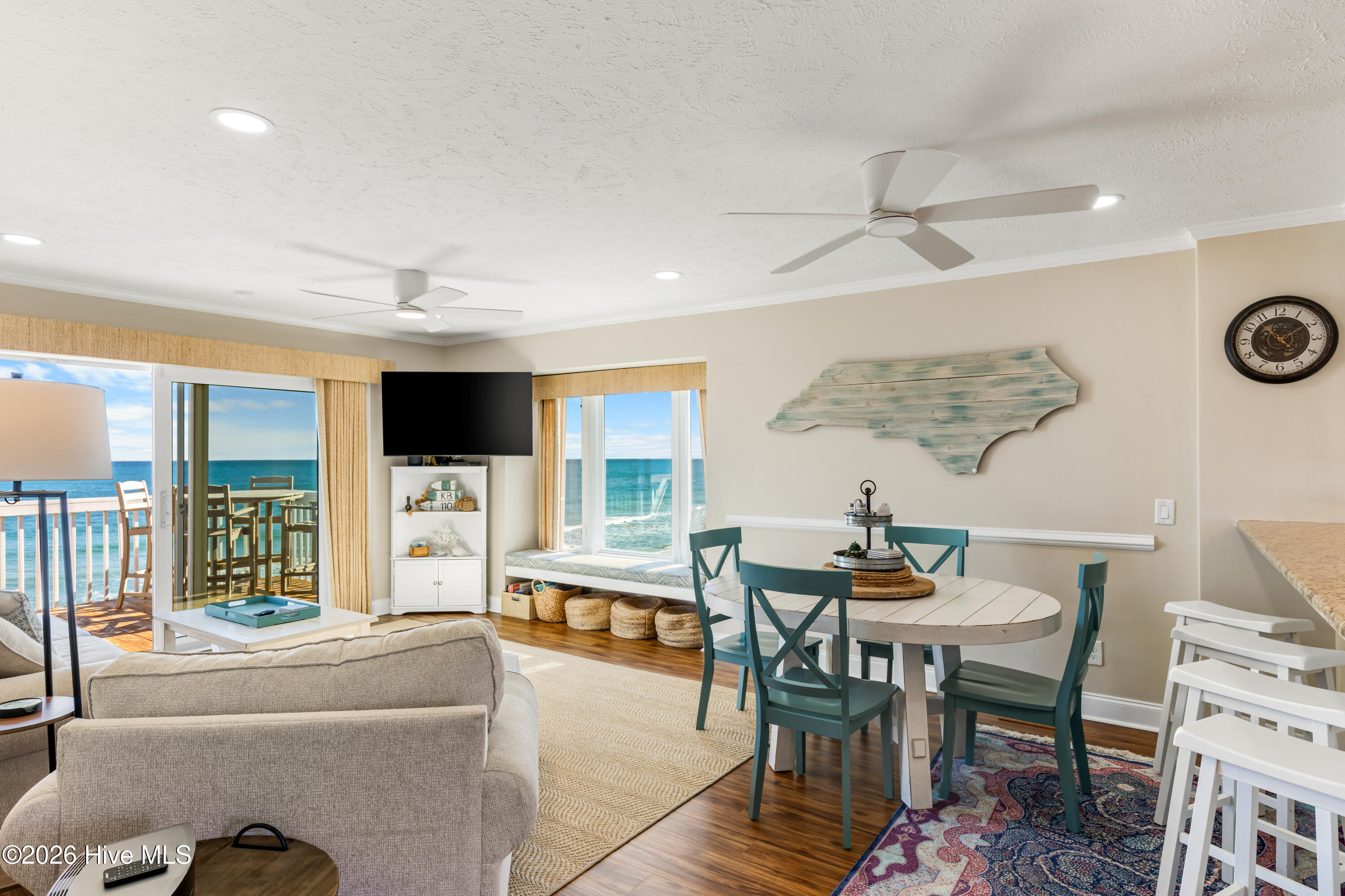 100550071 | Photo 13