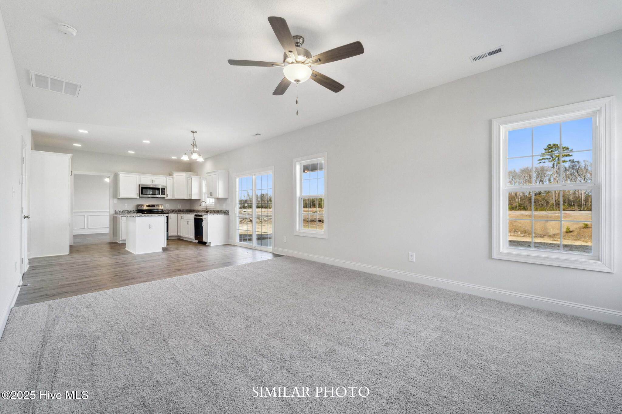 100542065 | Photo 12