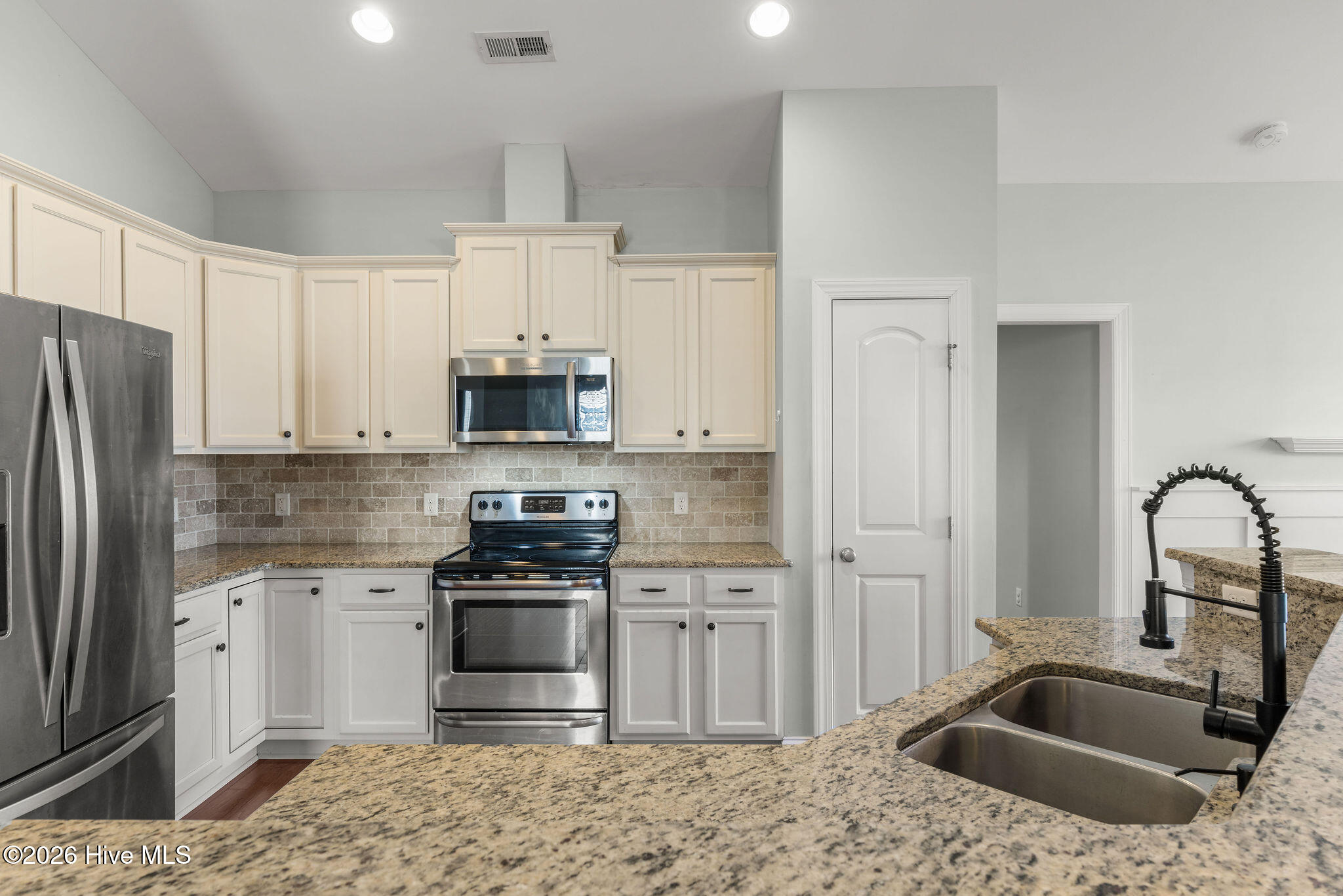 100554608 | Photo 18