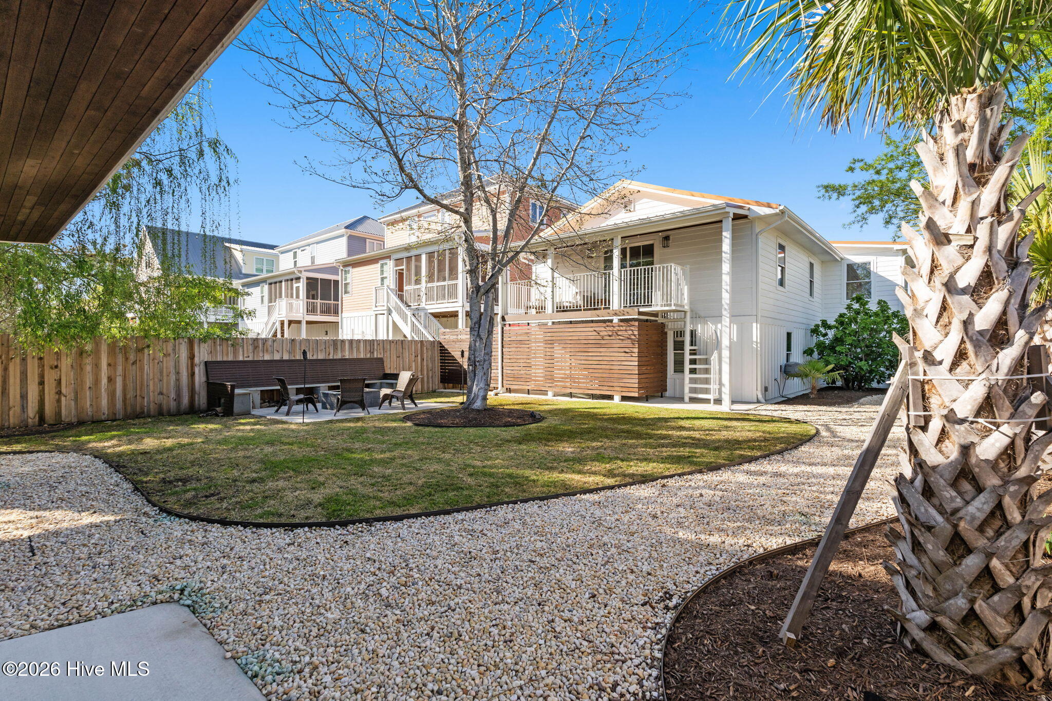 100565975 | Photo 35