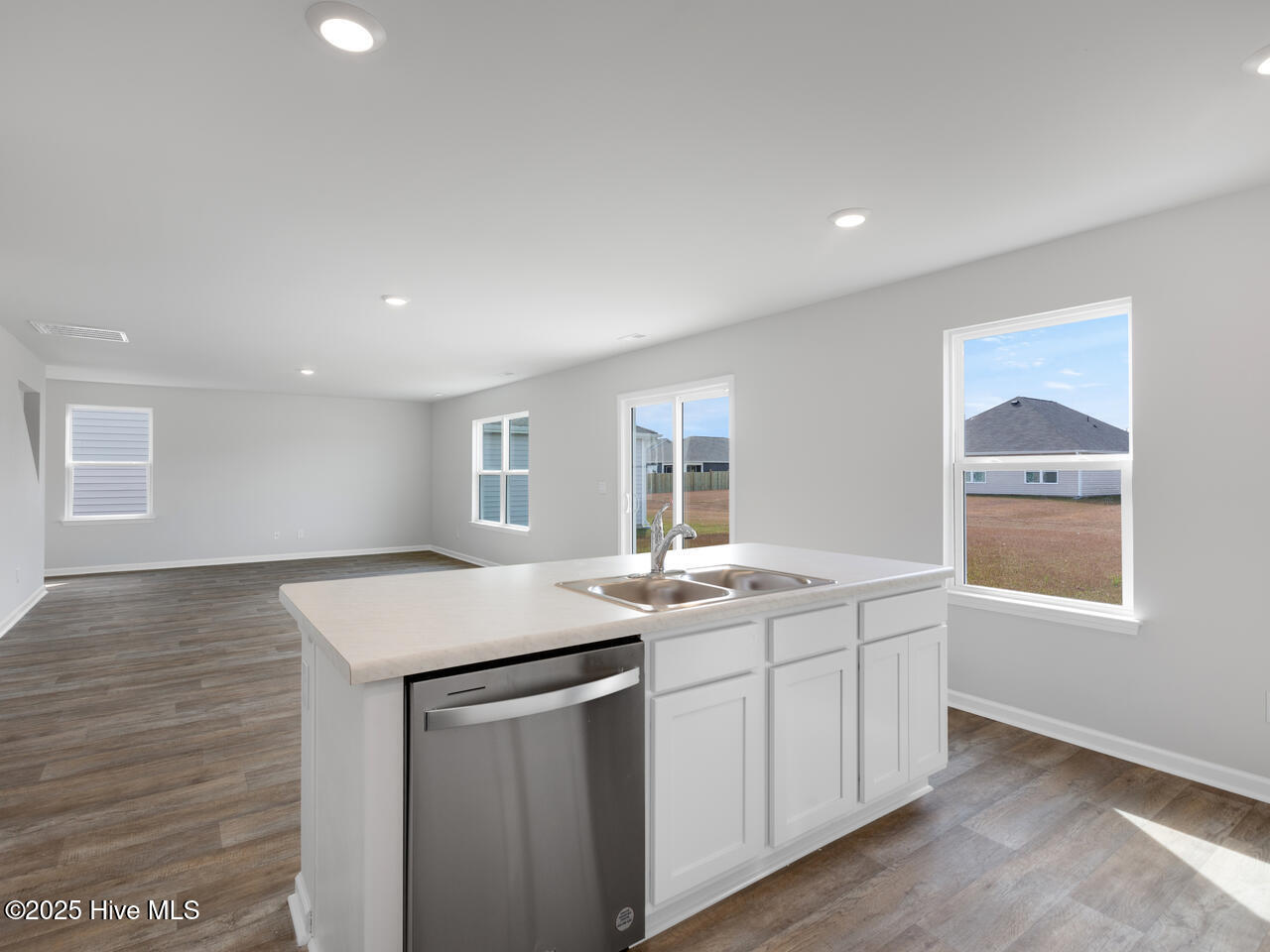 100541496 | Photo 11