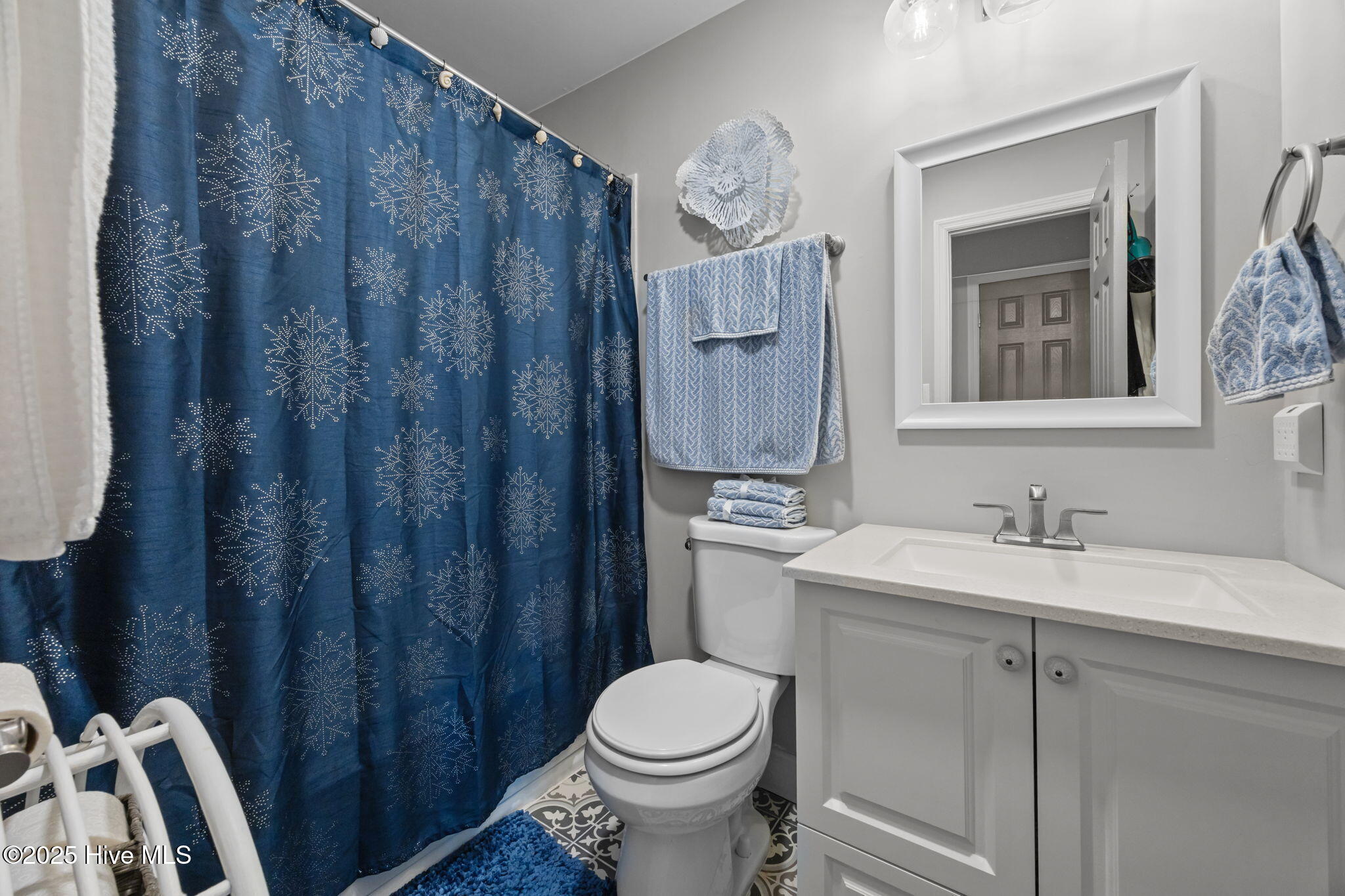 100530225 | Photo 24