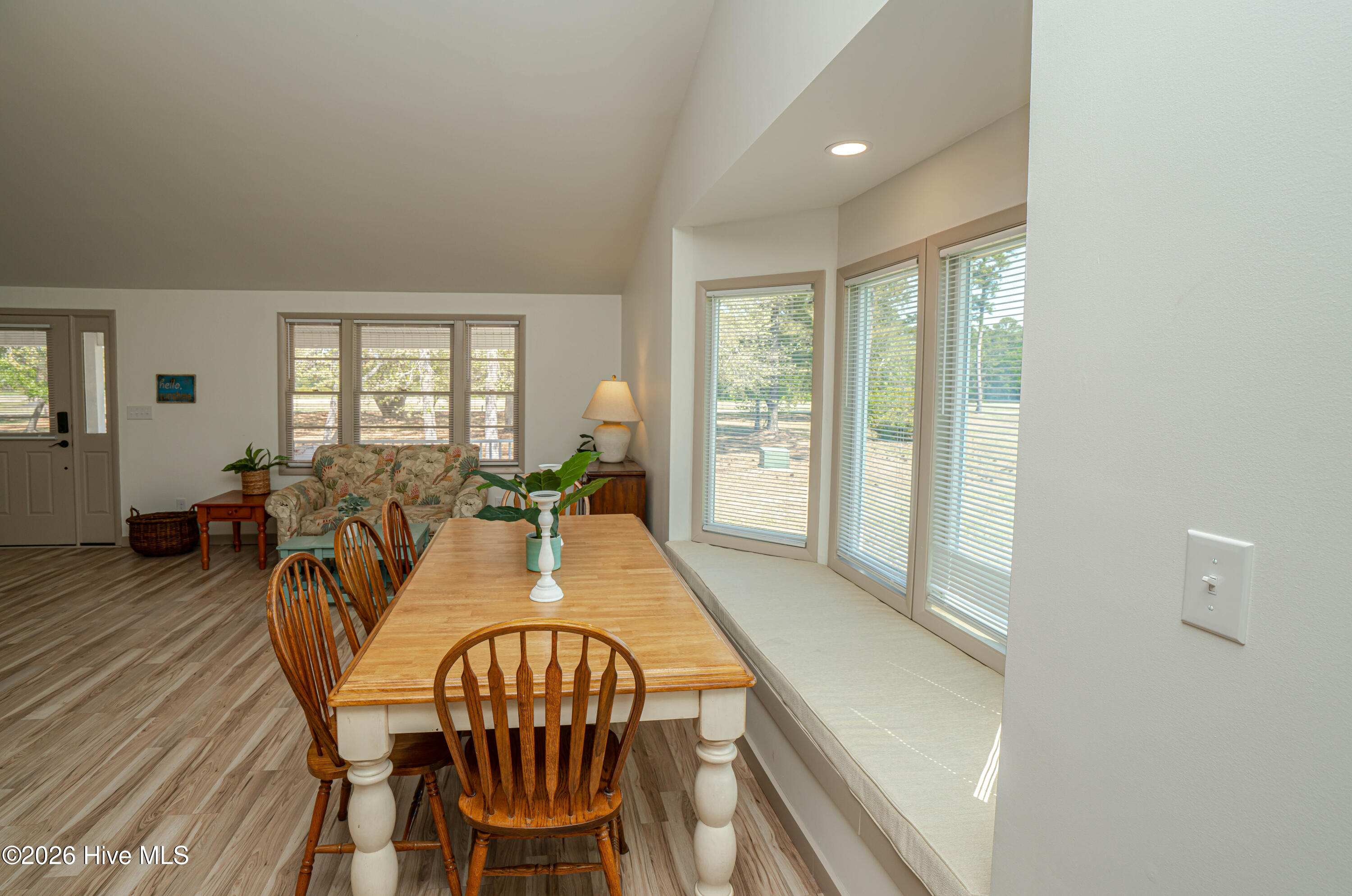 100567372 | Photo 23