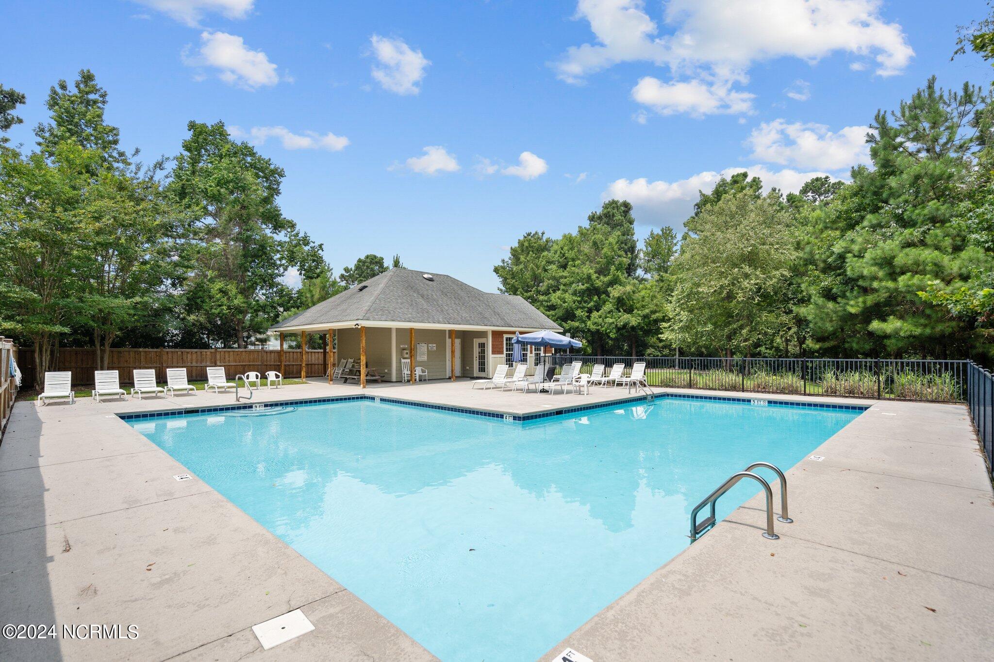 100531378 | Photo 11