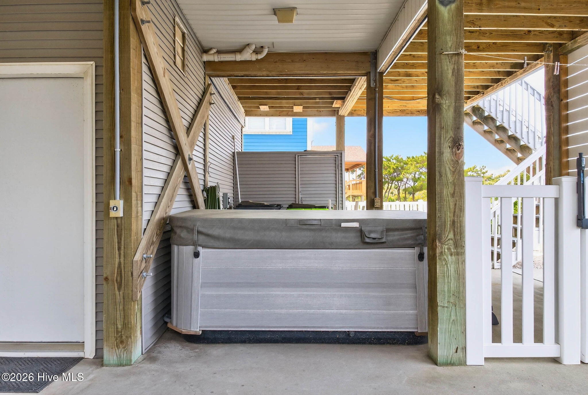 100562885 | Photo 41