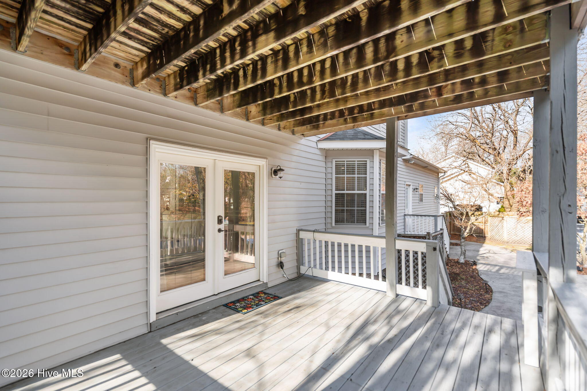 100548092 | Photo 51