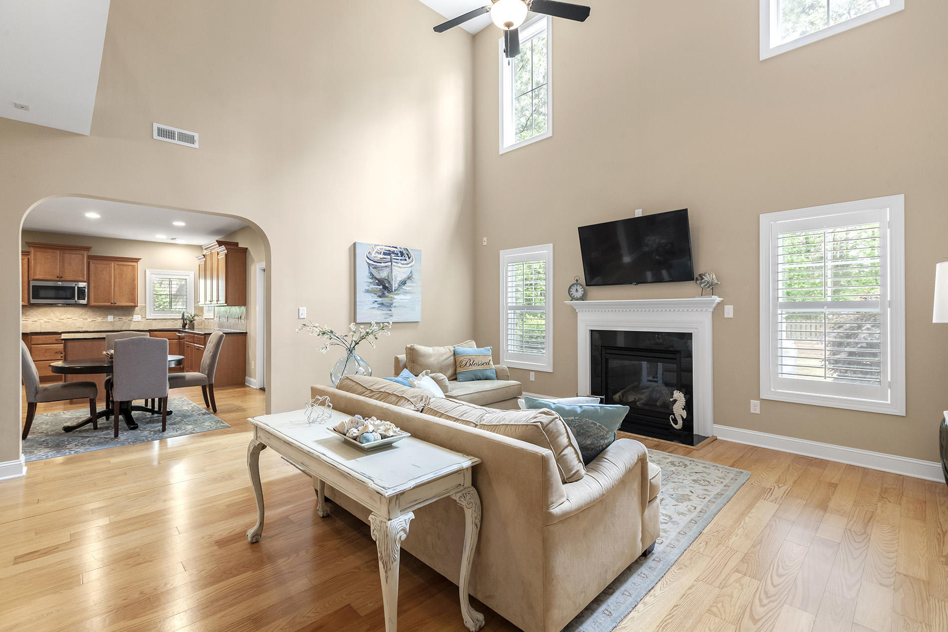 Grandview-1026-12LR-Caroline_4374-CR2