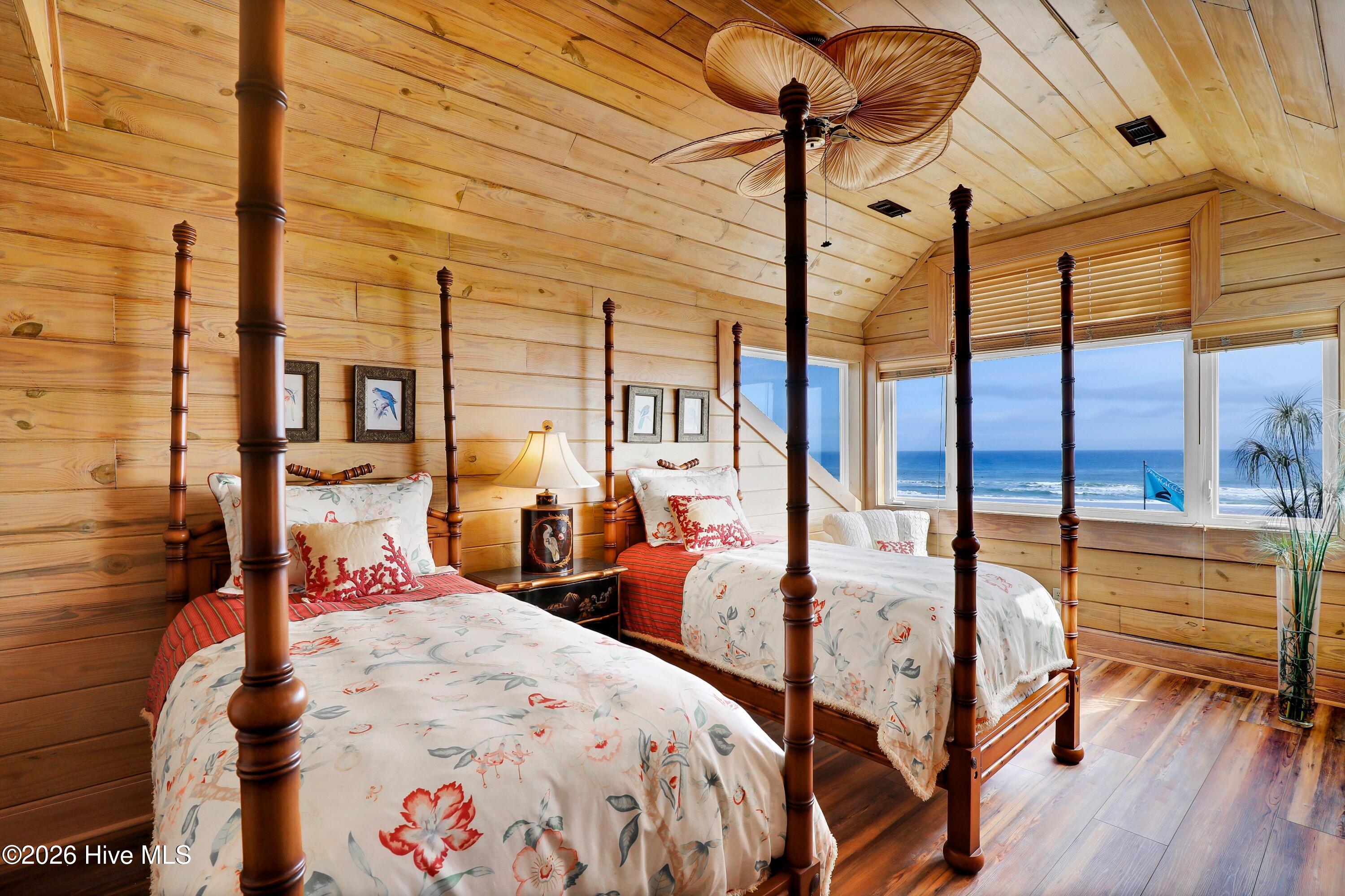 100558553 | Photo 40