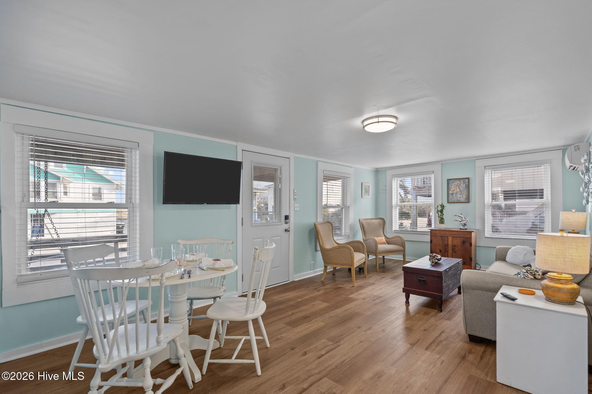 100552359 | Photo 35