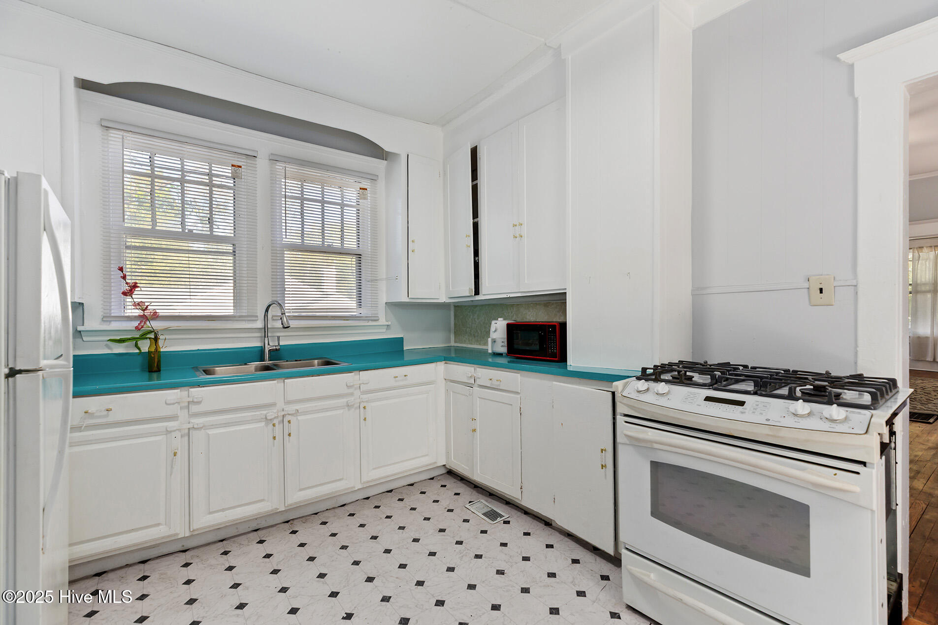 100540157 | Photo 18