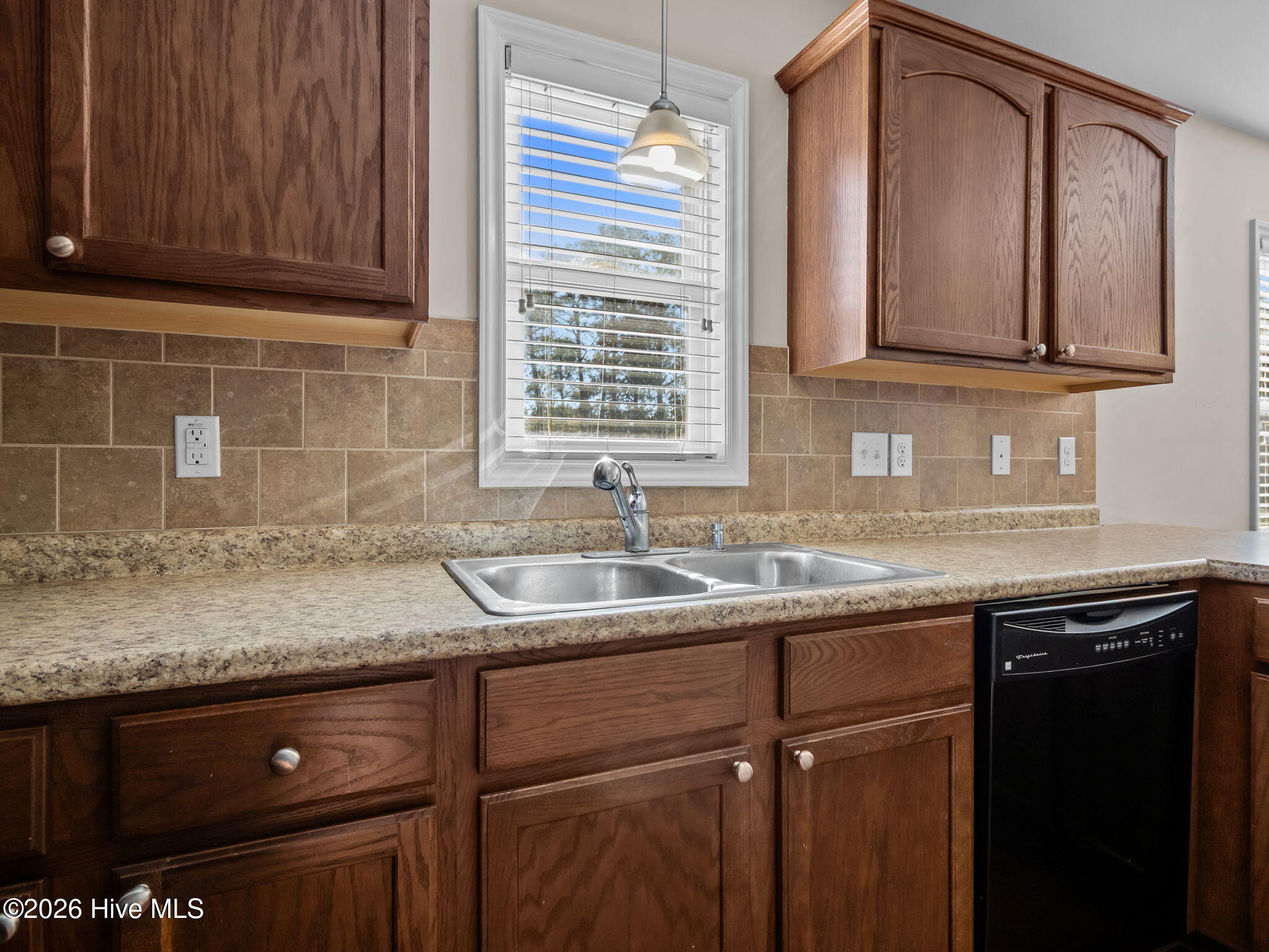 100545708 | Photo 19