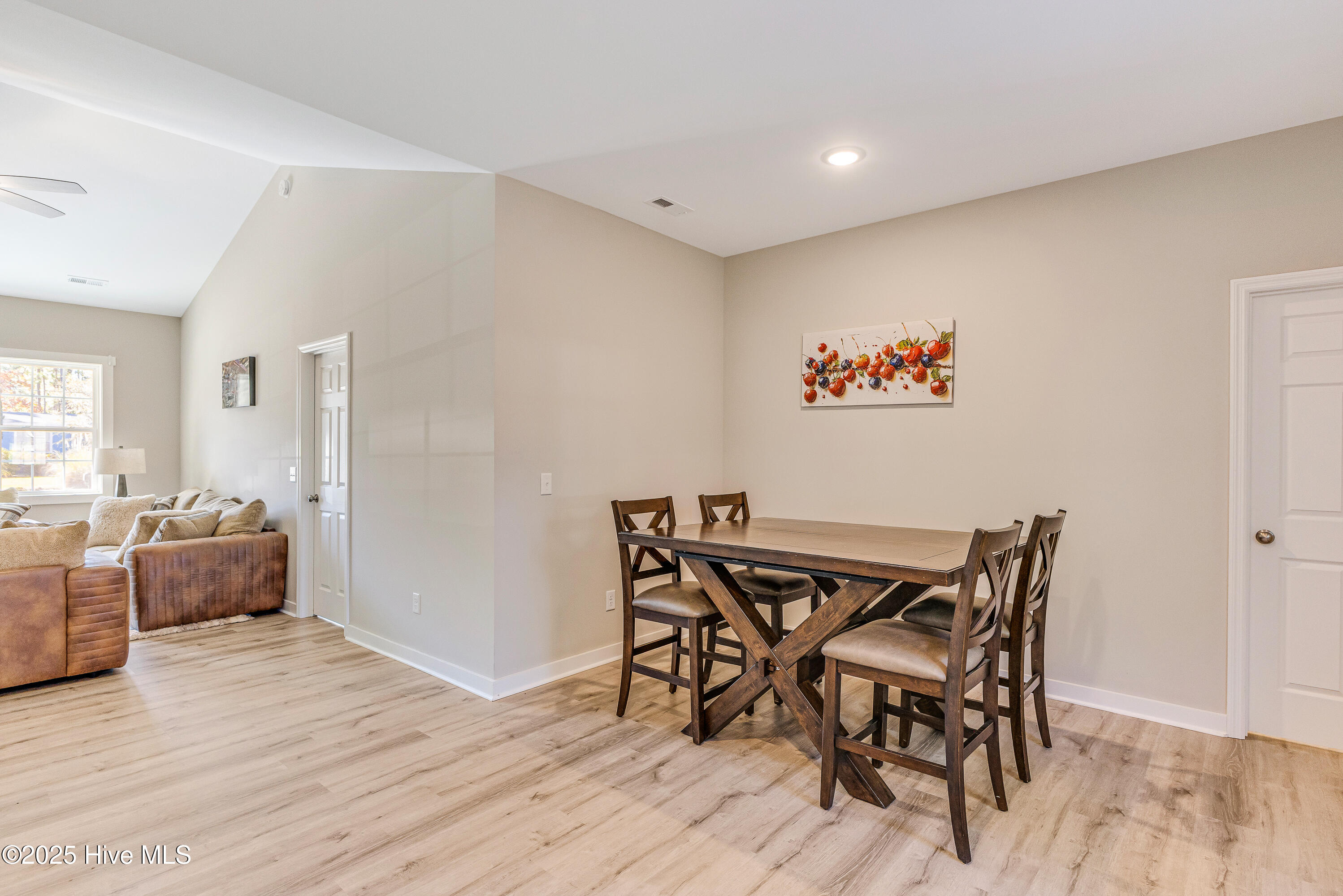 100542272 | Photo 18