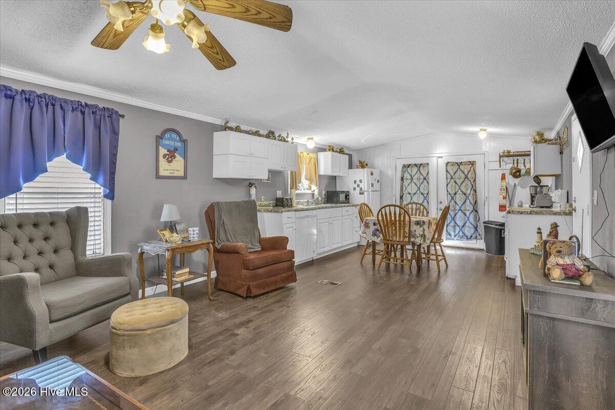 100551359 | Photo 10