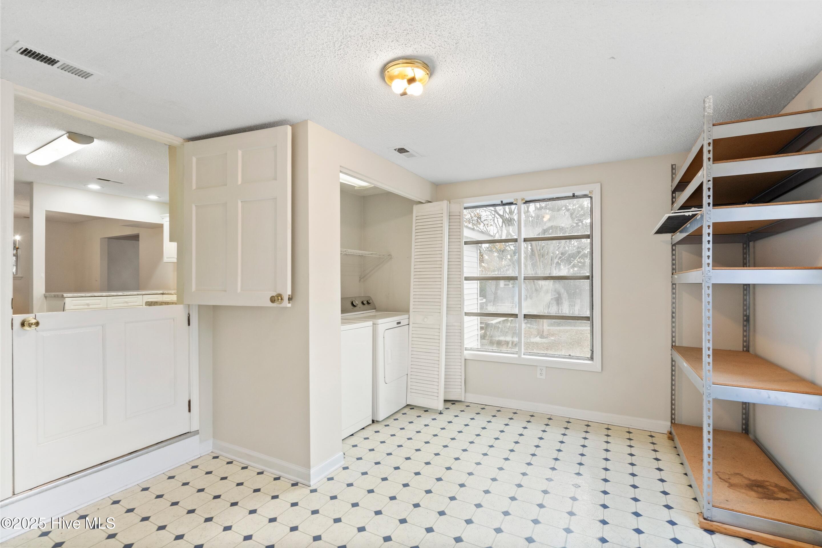 100522461 | Photo 25