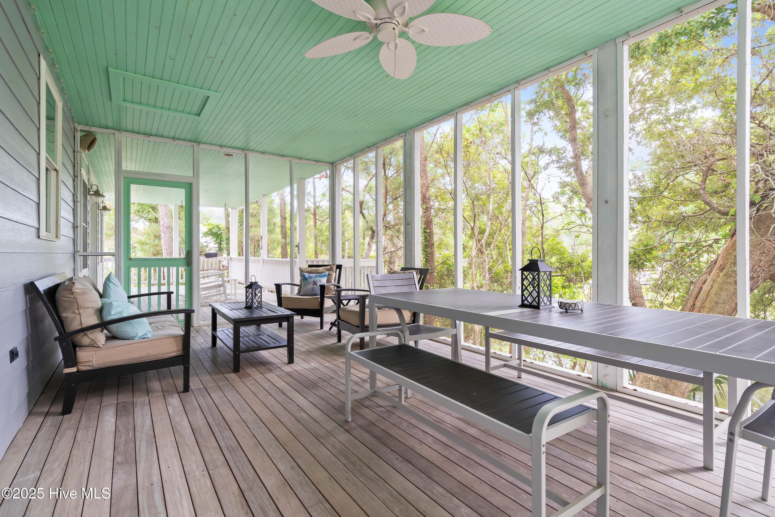 100555260 | Photo 41