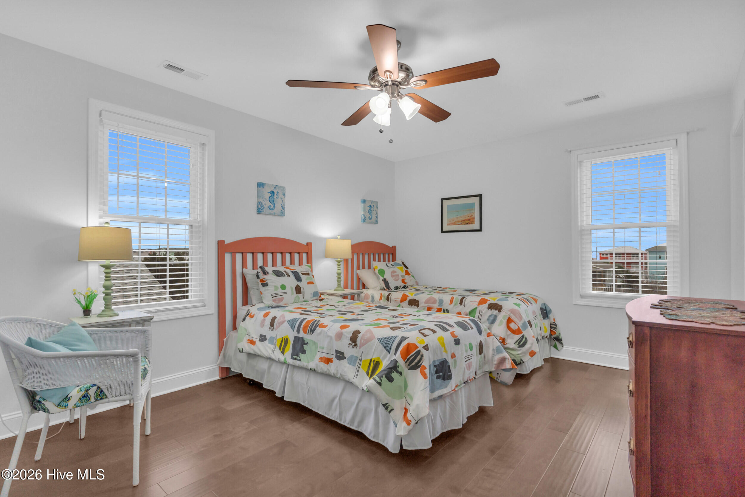 100550422 | Photo 25