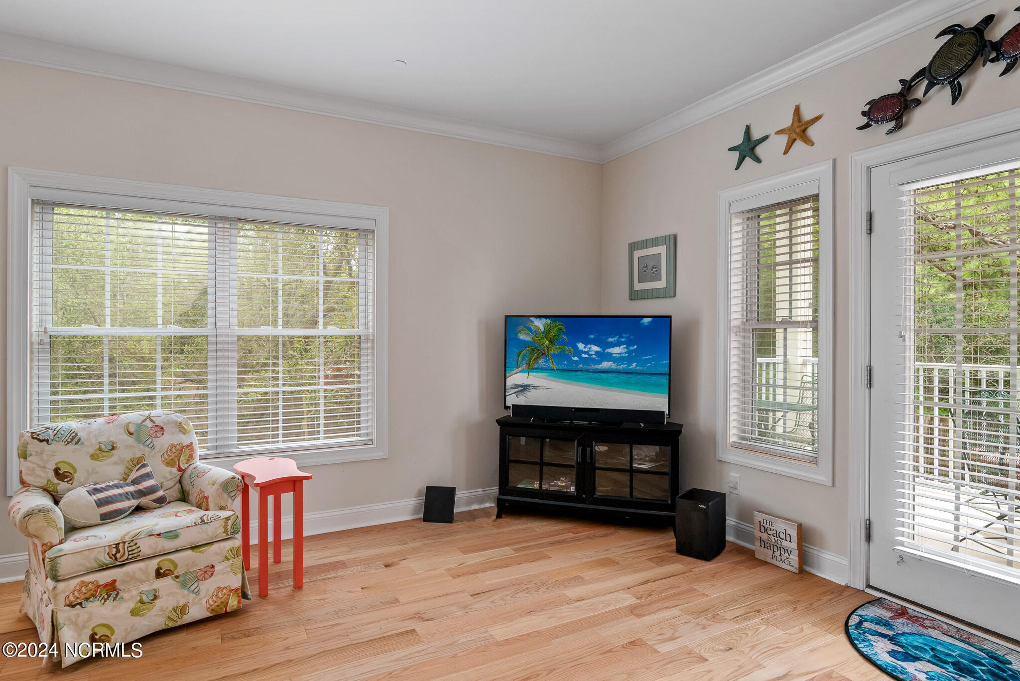 100453828 | Photo 28