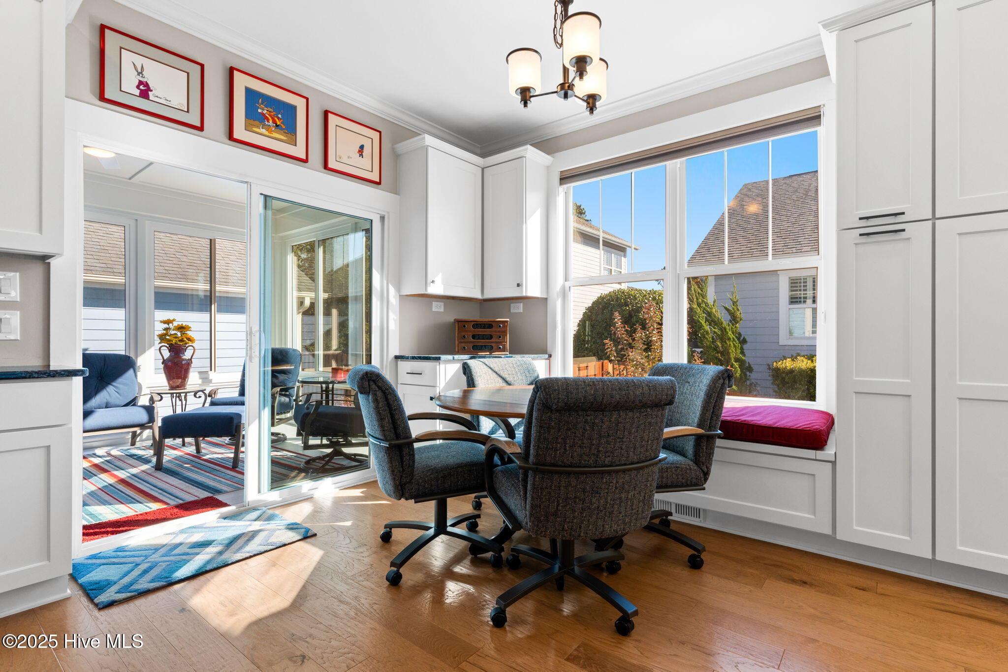 100569449 | Photo 26