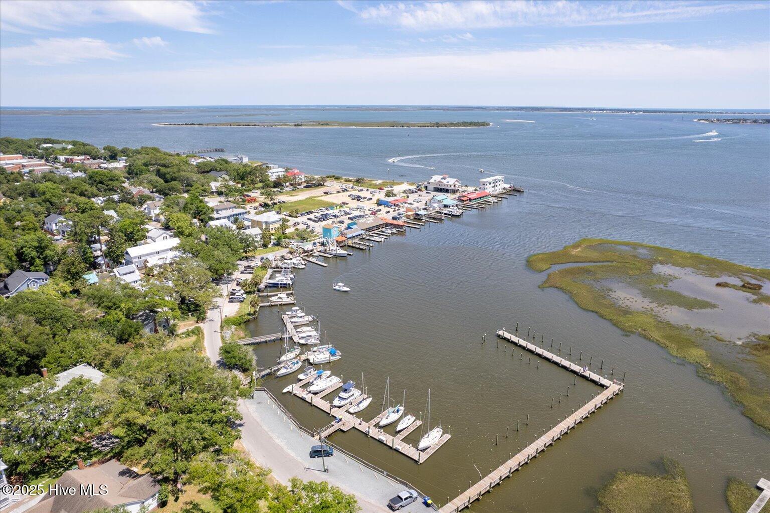 100545035 | Photo 125