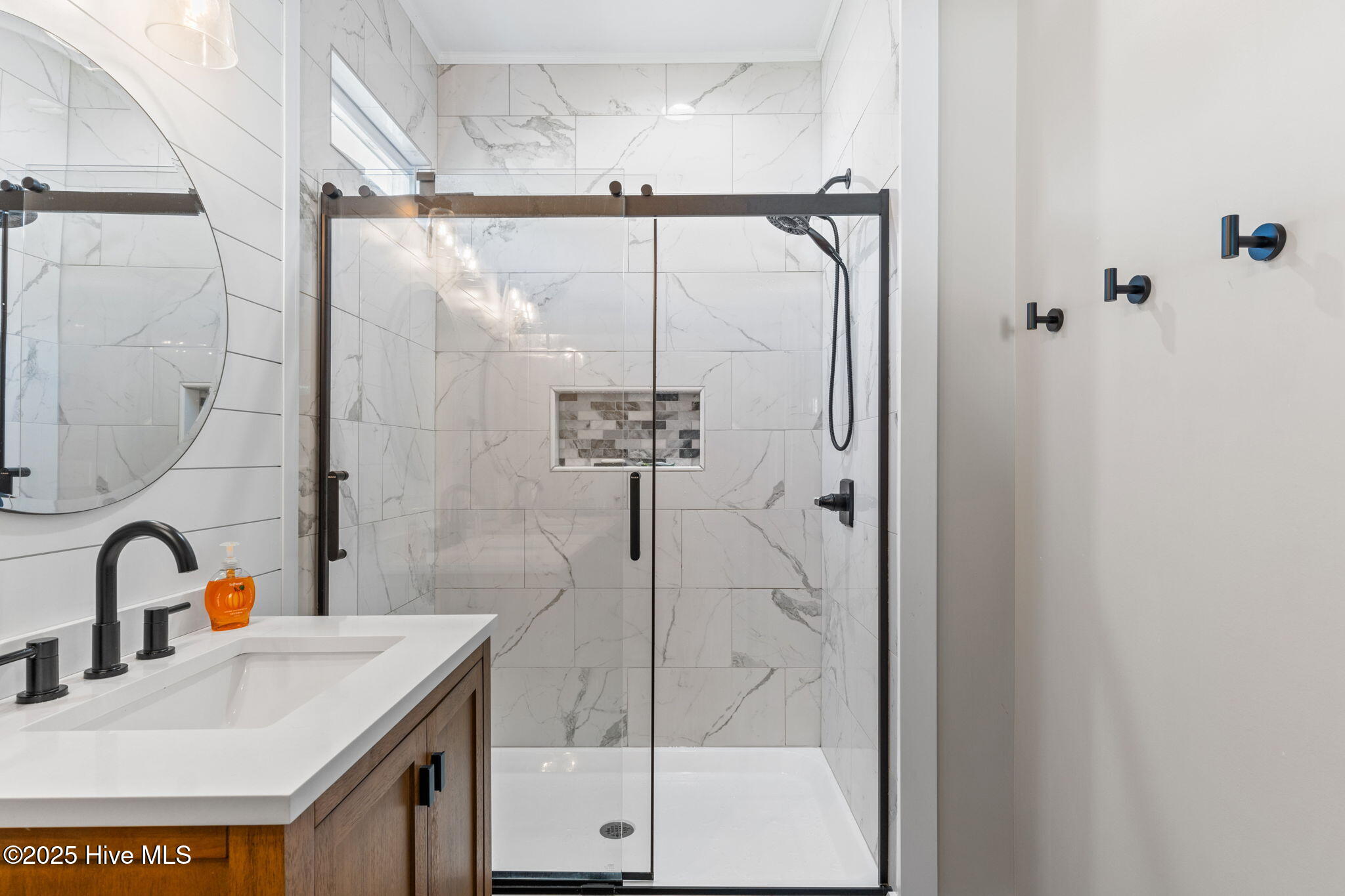 100533110 | Photo 21