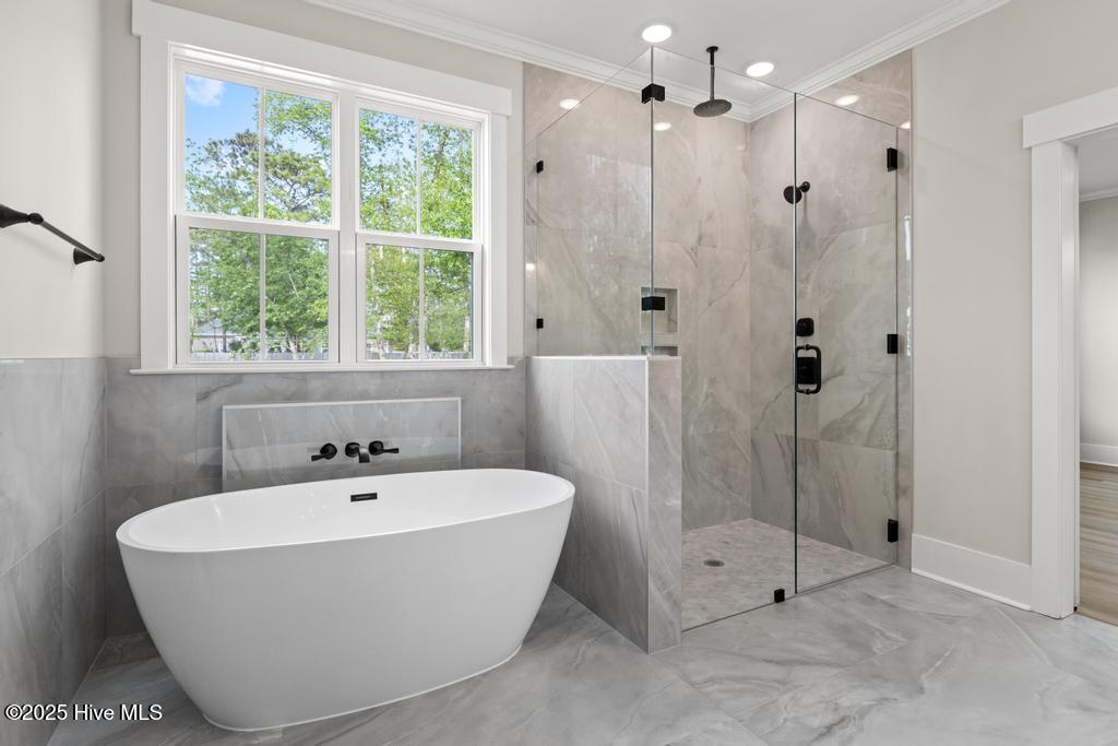 100535859 | Photo 14