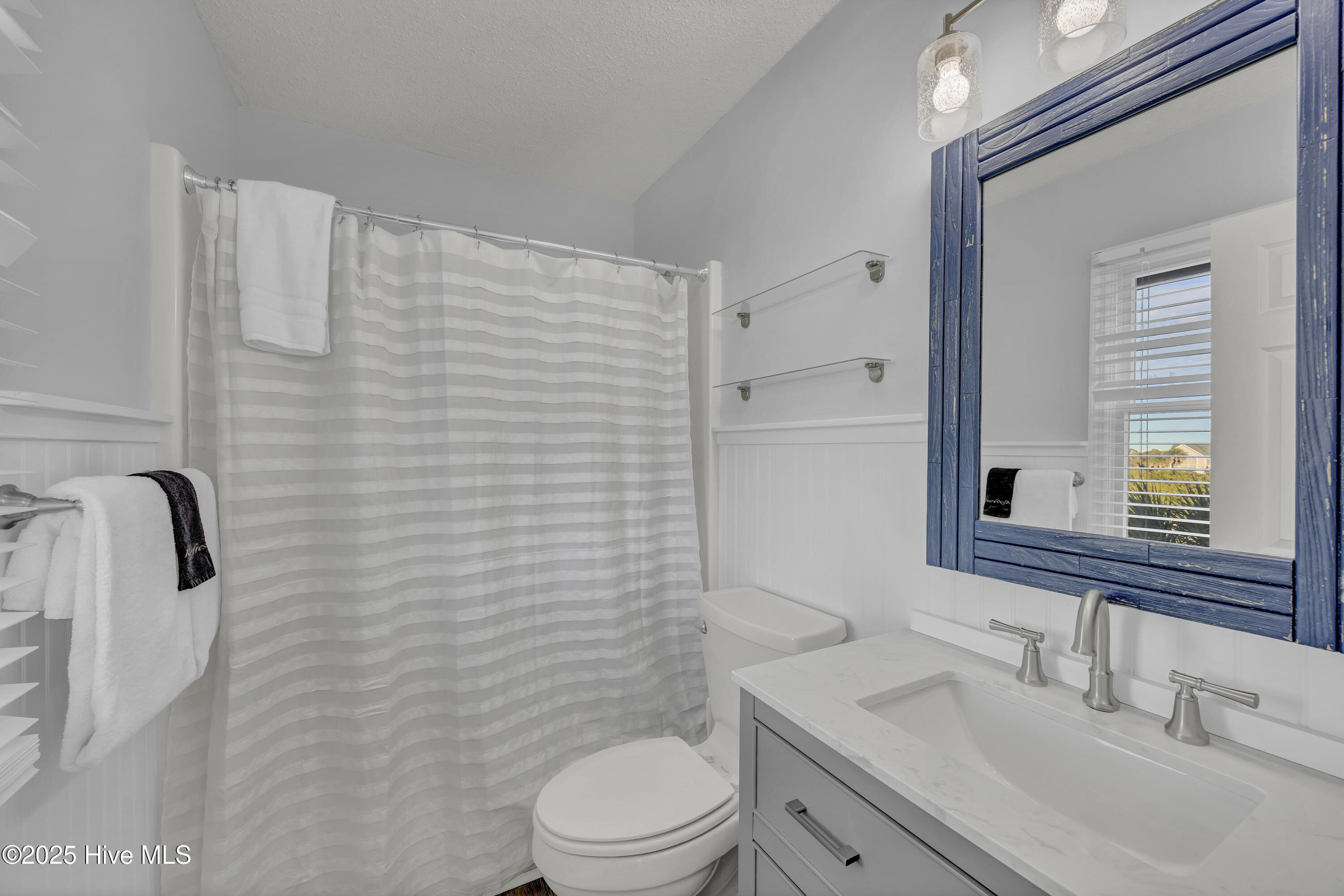 100546577 | Photo 37