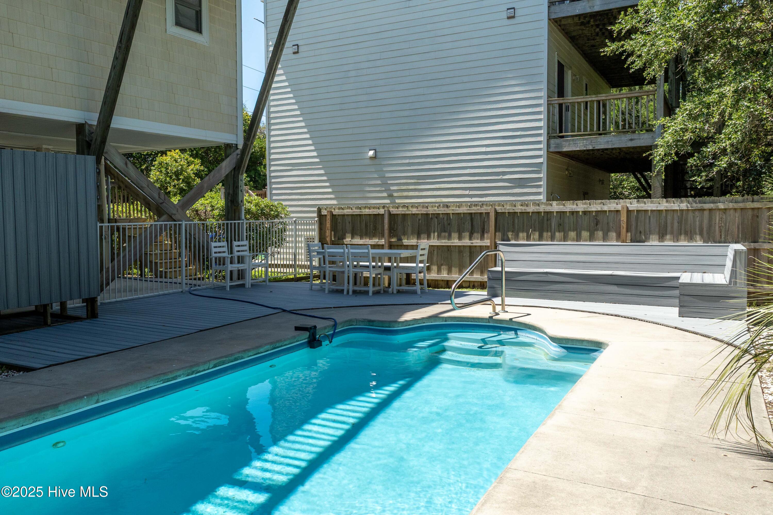 100524182 | Photo 14